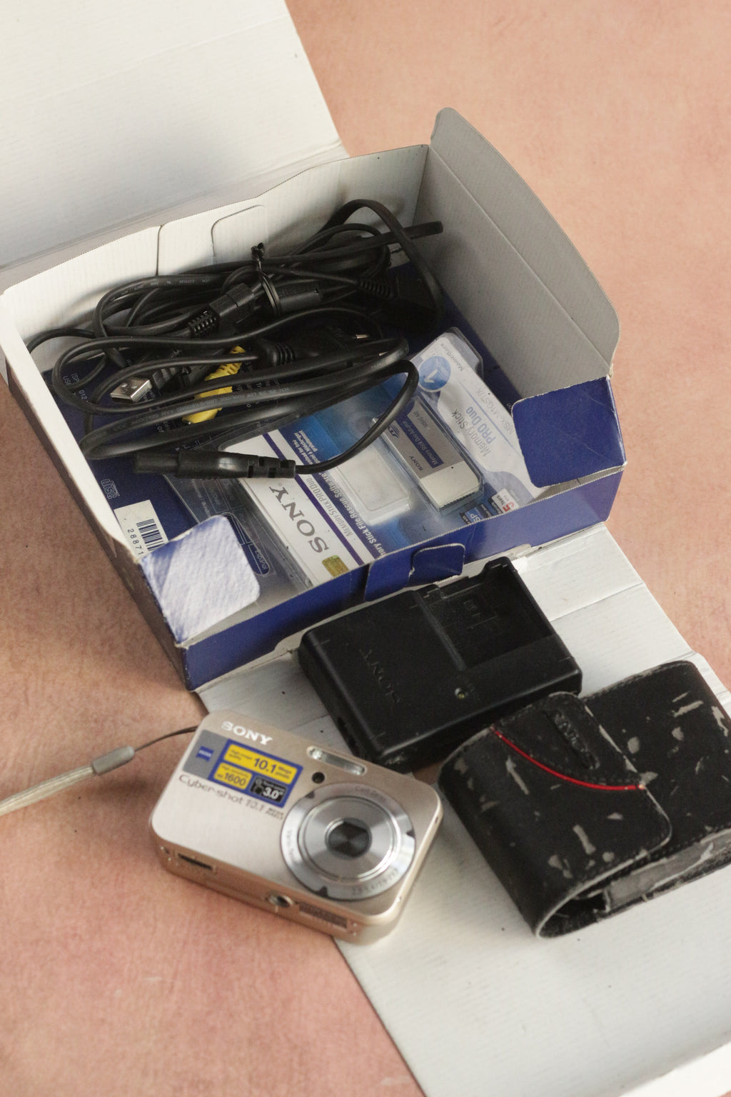 Sony Cyber-shot DSC-N2 + original box
