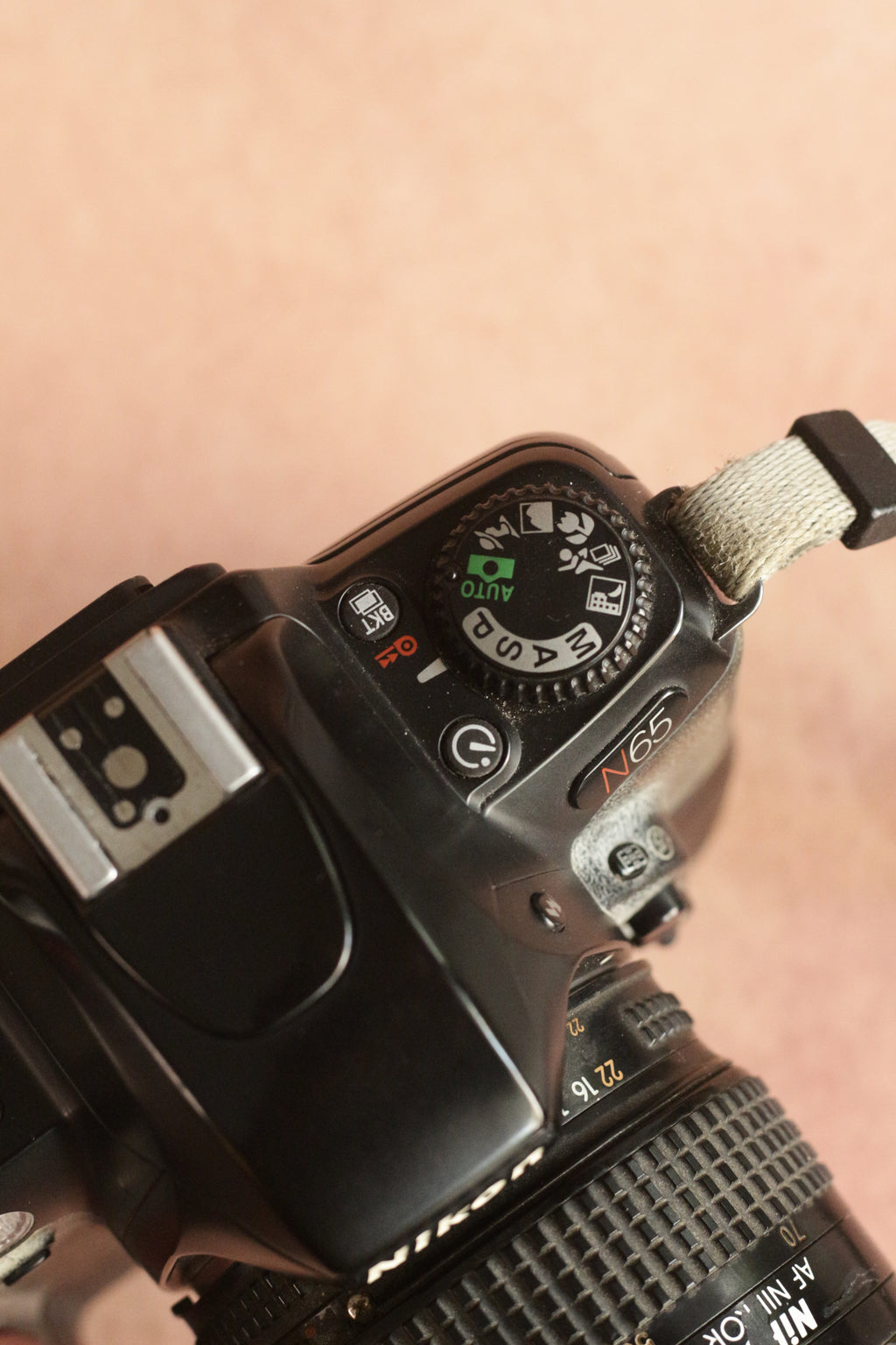 Nikon F65 + Nikkor AF 35-70mm F3.5-4.5 + battery grip