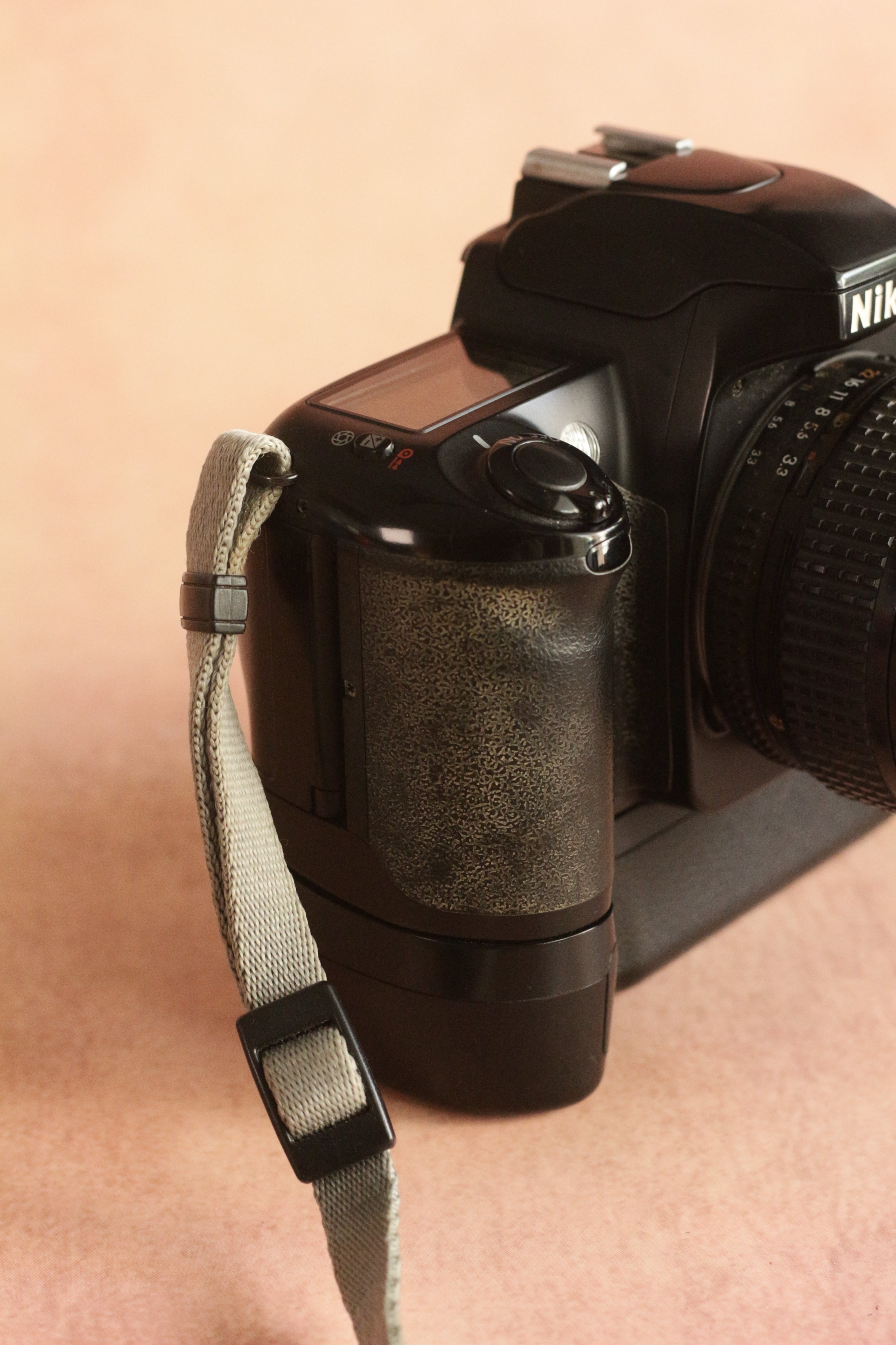 Nikon F65 + Nikkor AF 35-70mm F3.5-4.5 + battery grip