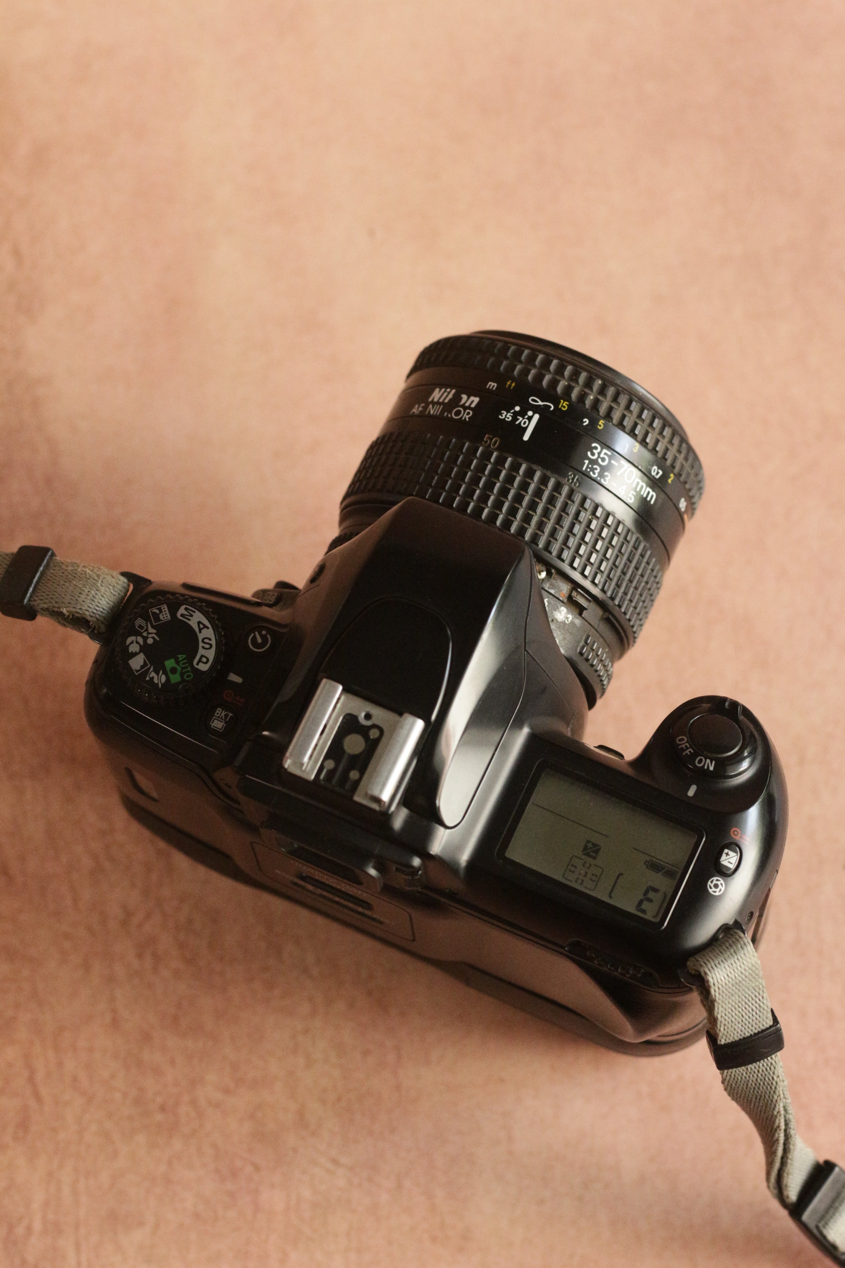 Nikon F65 + Nikkor AF 35-70mm F3.5-4.5 + battery grip