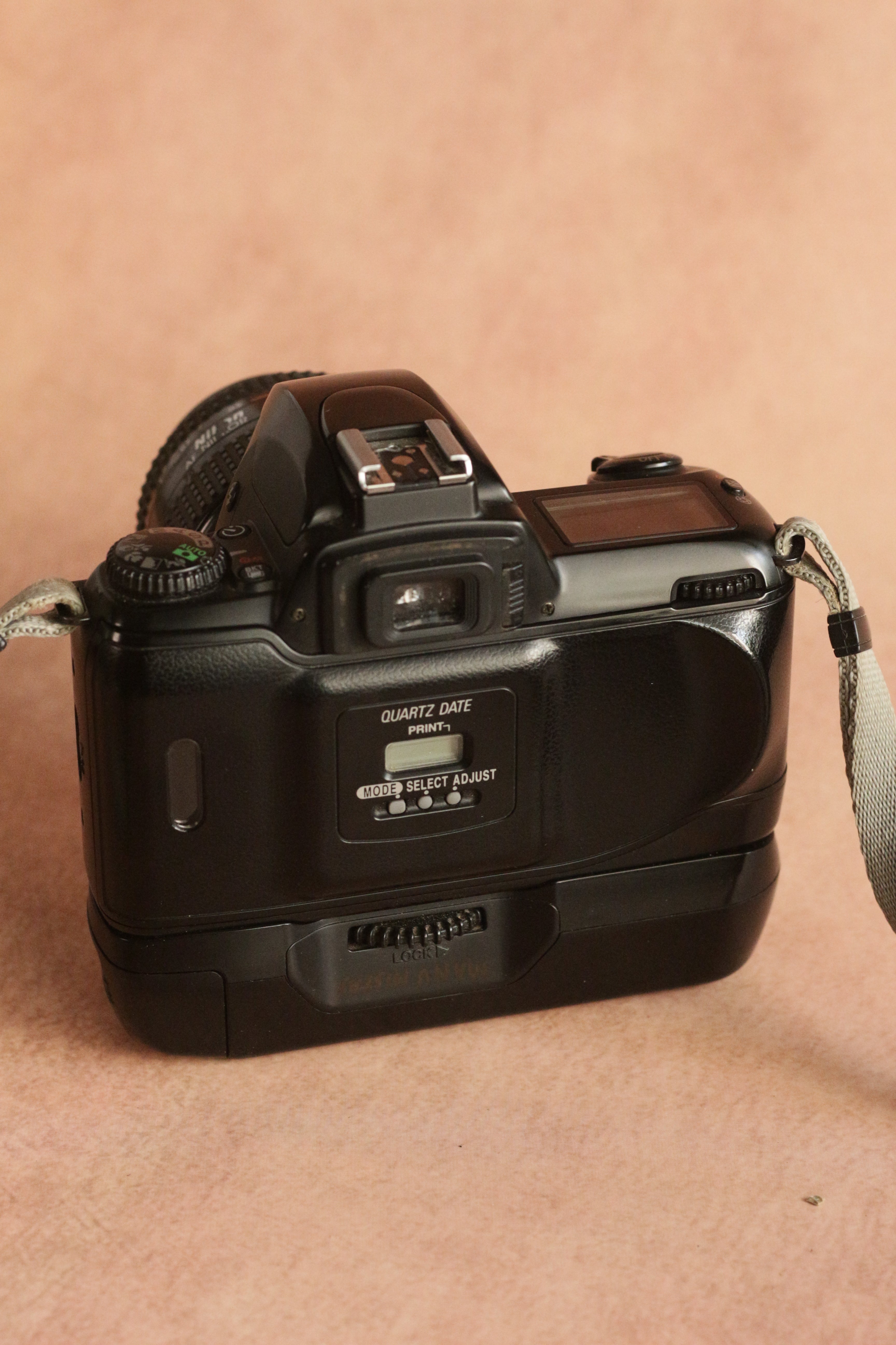 Nikon F65 + Nikkor AF 35-70mm F3.5-4.5 + battery grip