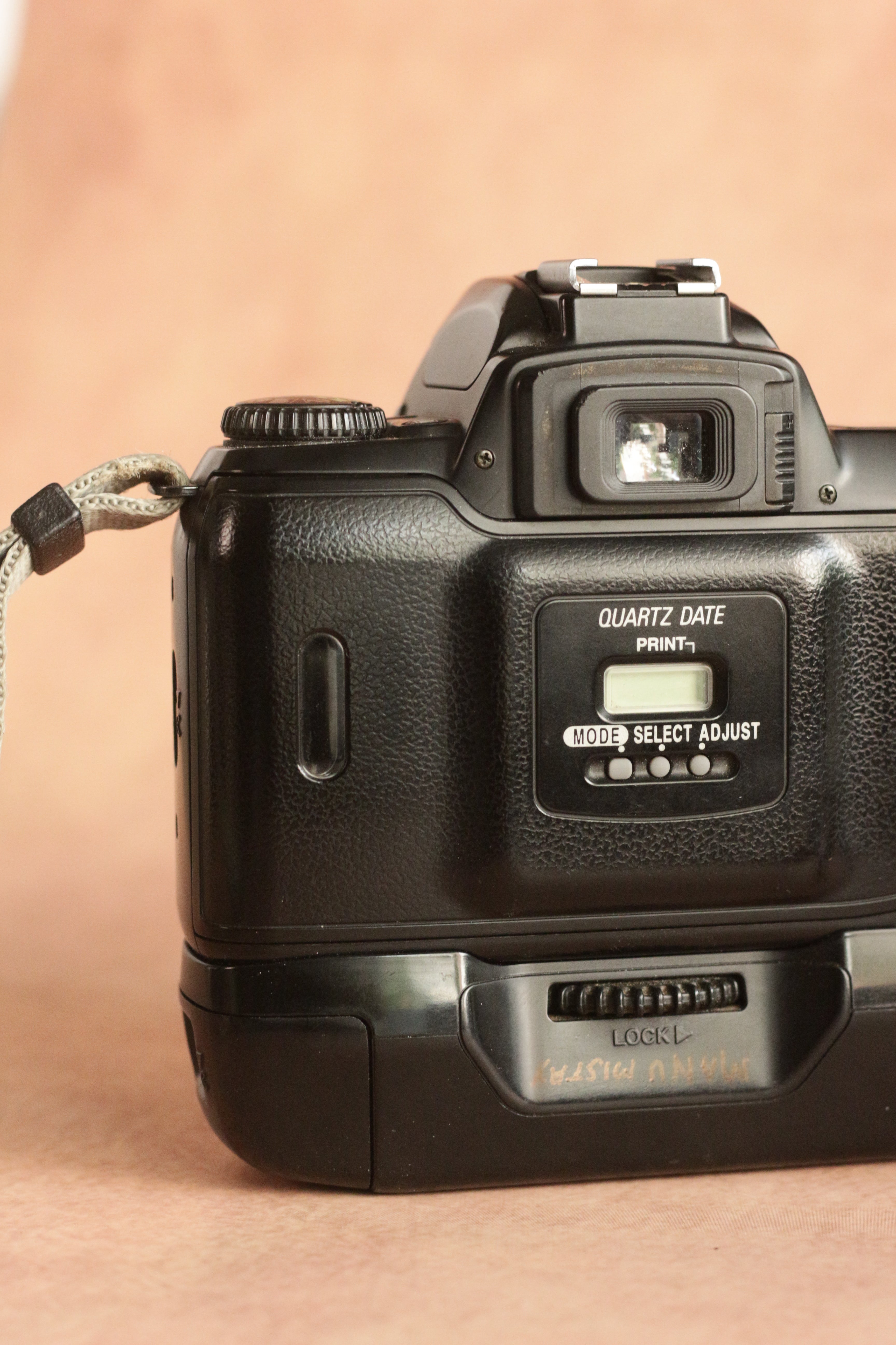 Nikon F65 + Nikkor AF 35-70mm F3.5-4.5 + battery grip