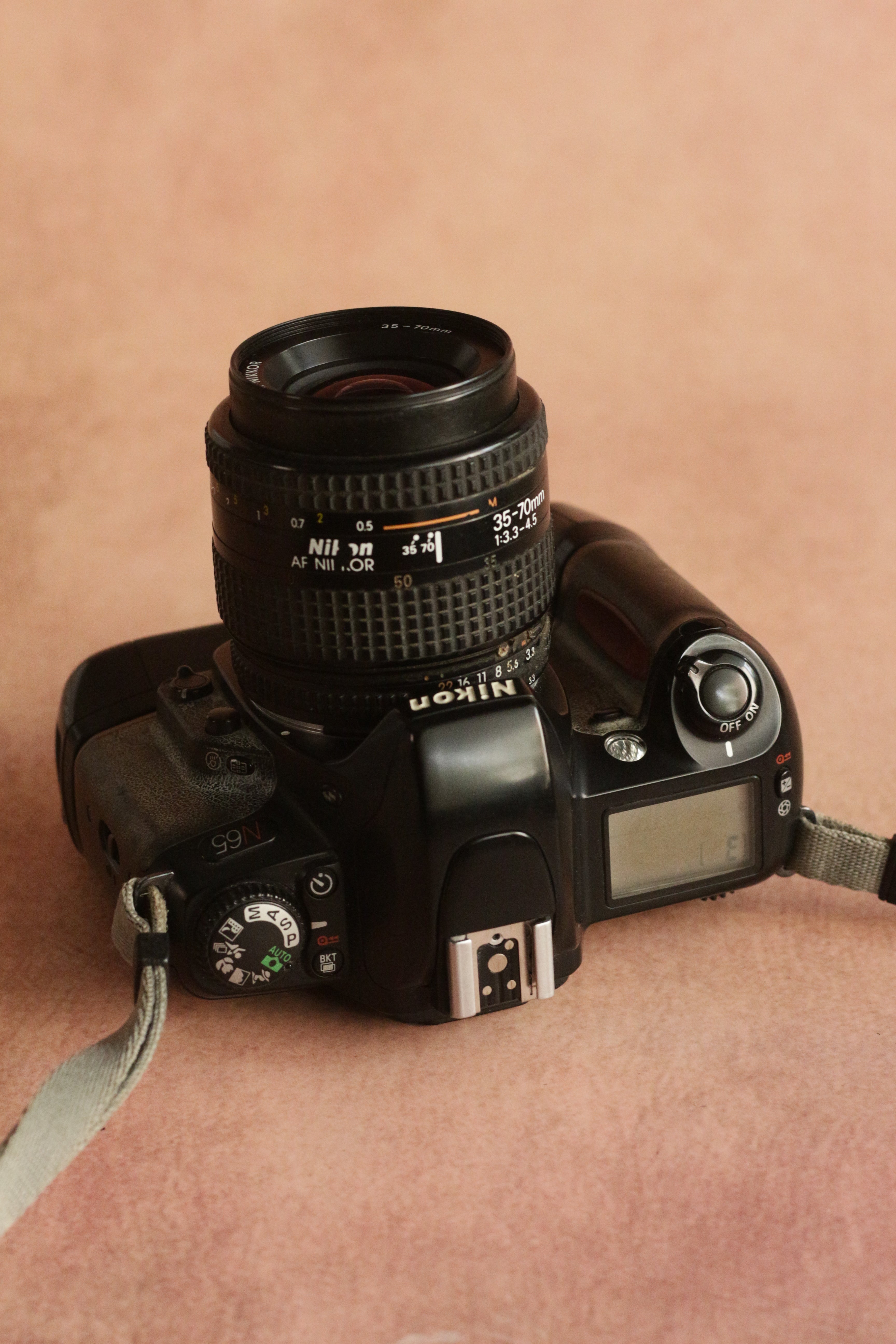 Nikon F65 + Nikkor AF 35-70mm F3.5-4.5 + battery grip