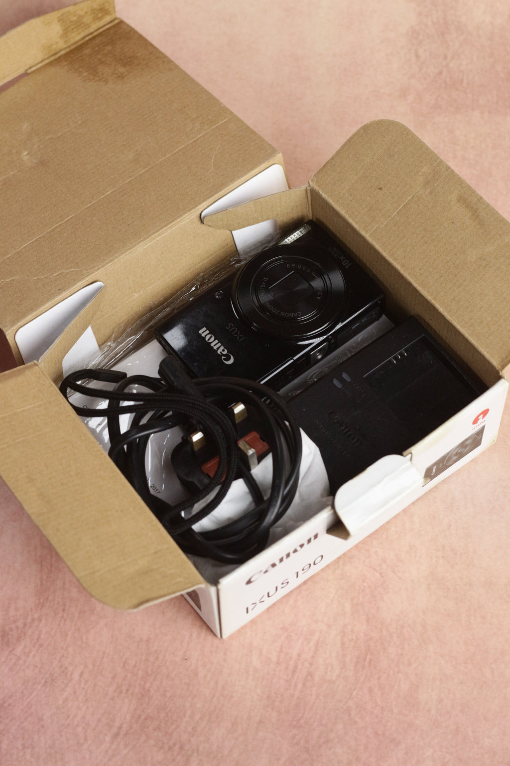 Canon IXUS 190 + original box