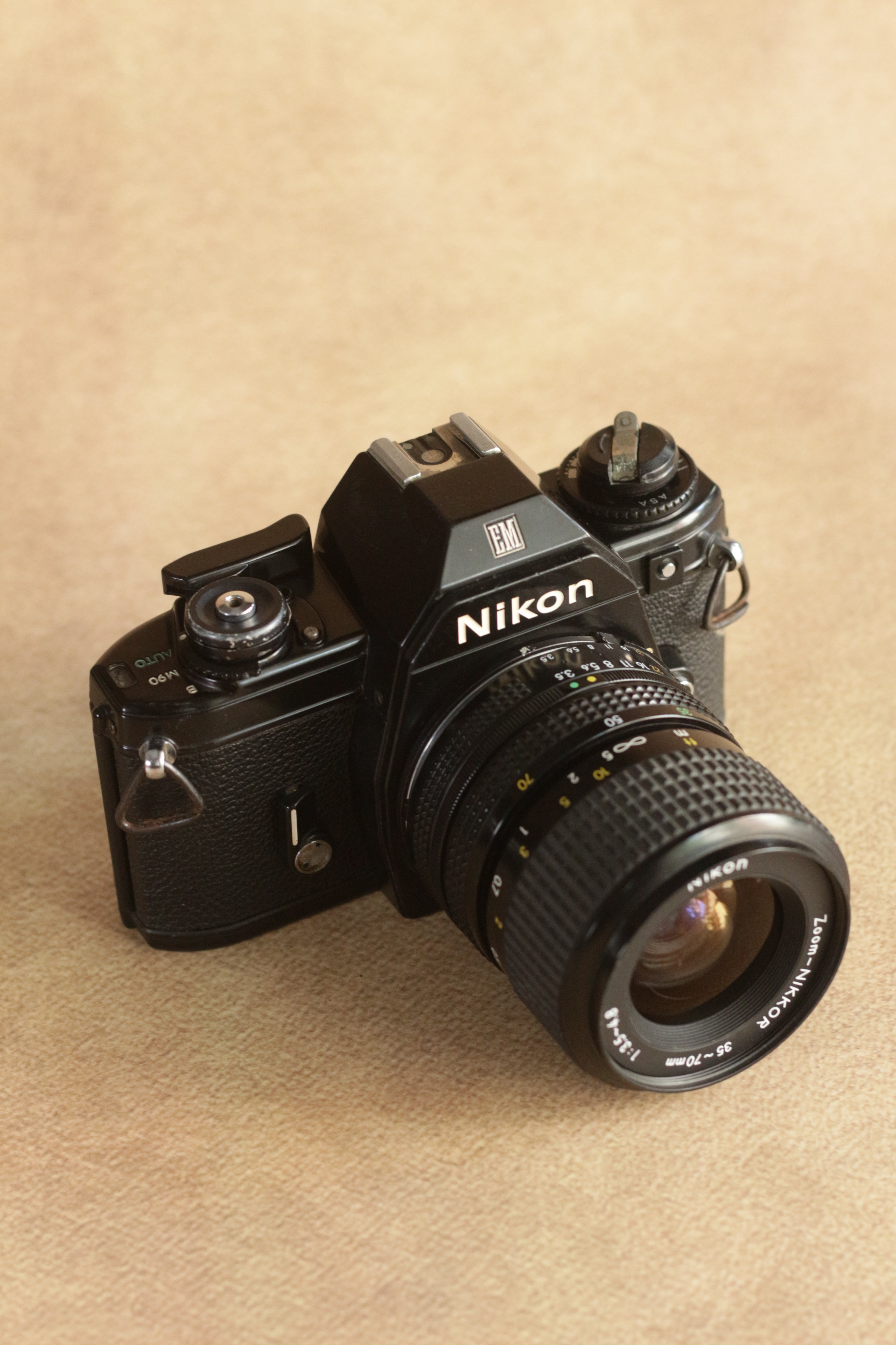 Nikon EM + Nikkor Zoom 35-70mm F3.5-4.8