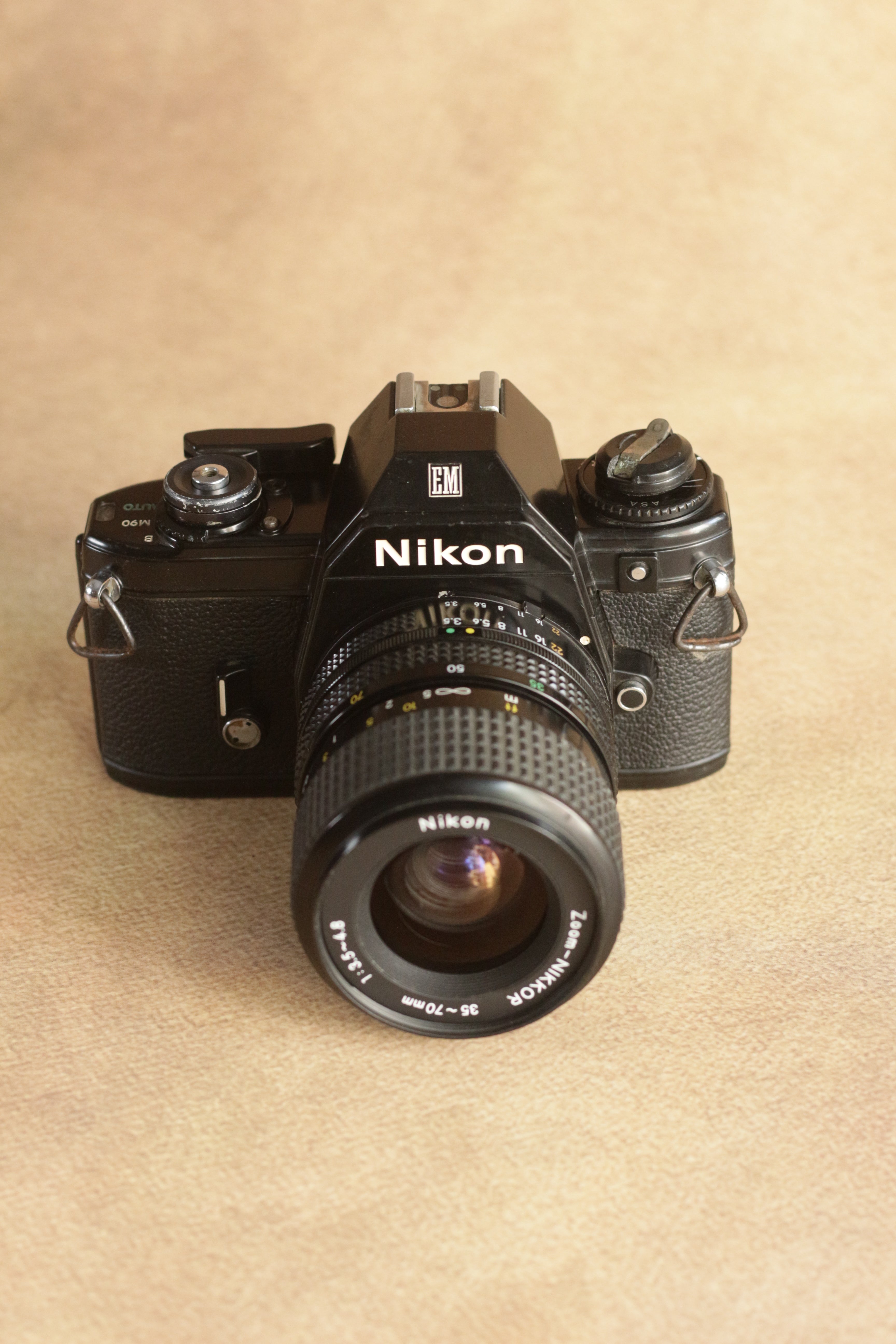 Nikon EM + Nikkor Zoom 35-70mm F3.5-4.8