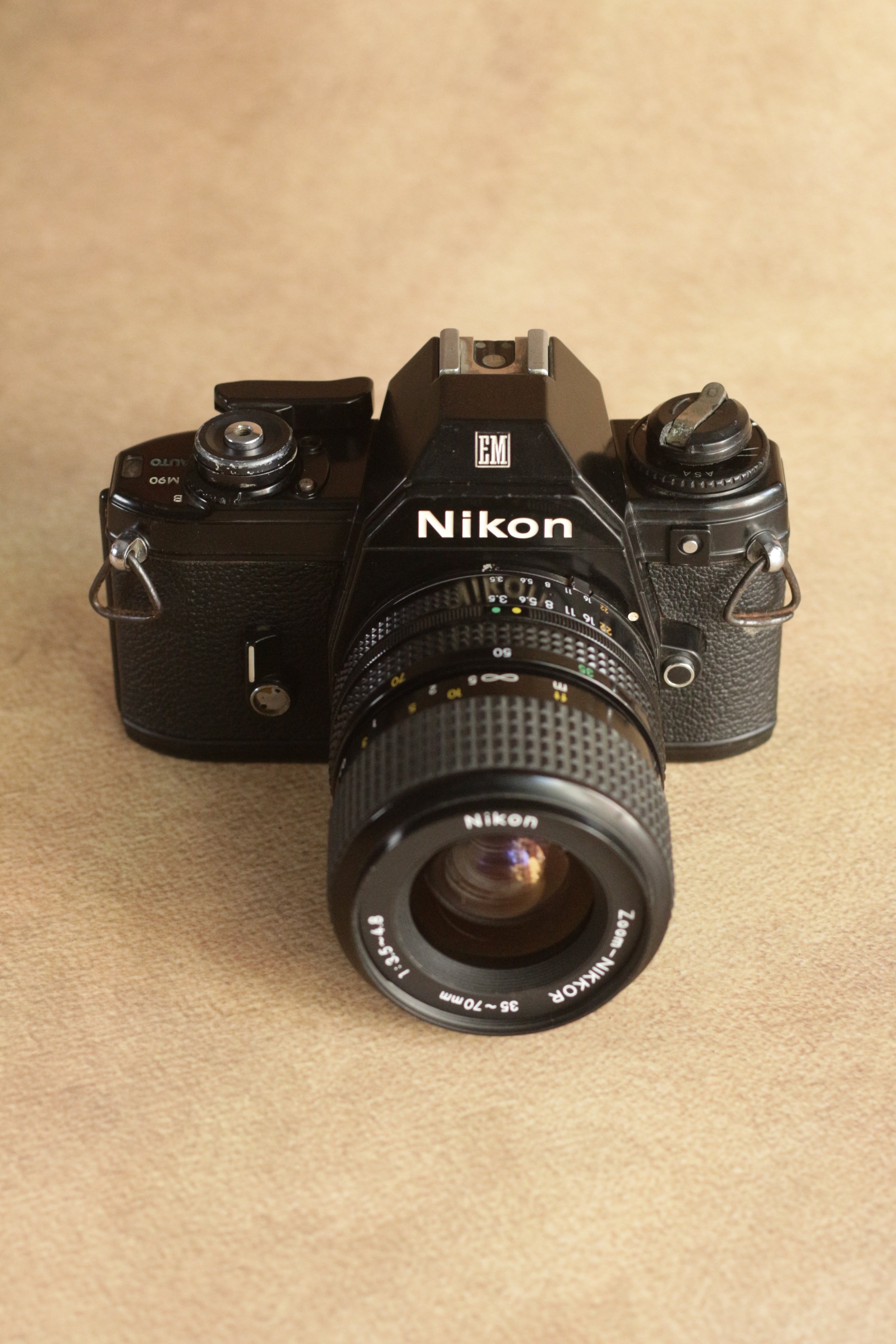 Nikon EM + Nikkor Zoom 35-70mm F3.5-4.8
