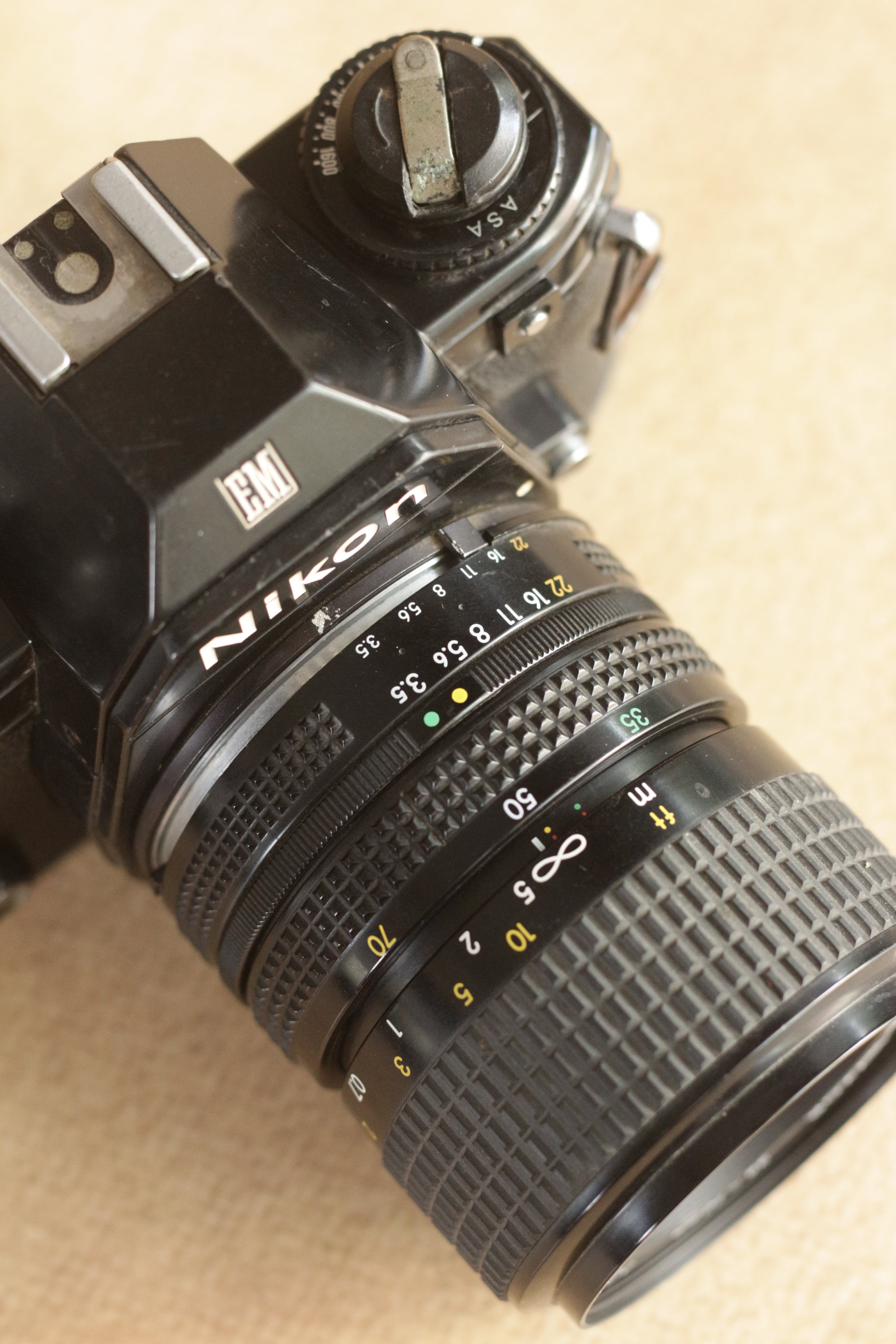 Nikon EM + Nikkor Zoom 35-70mm F3.5-4.8