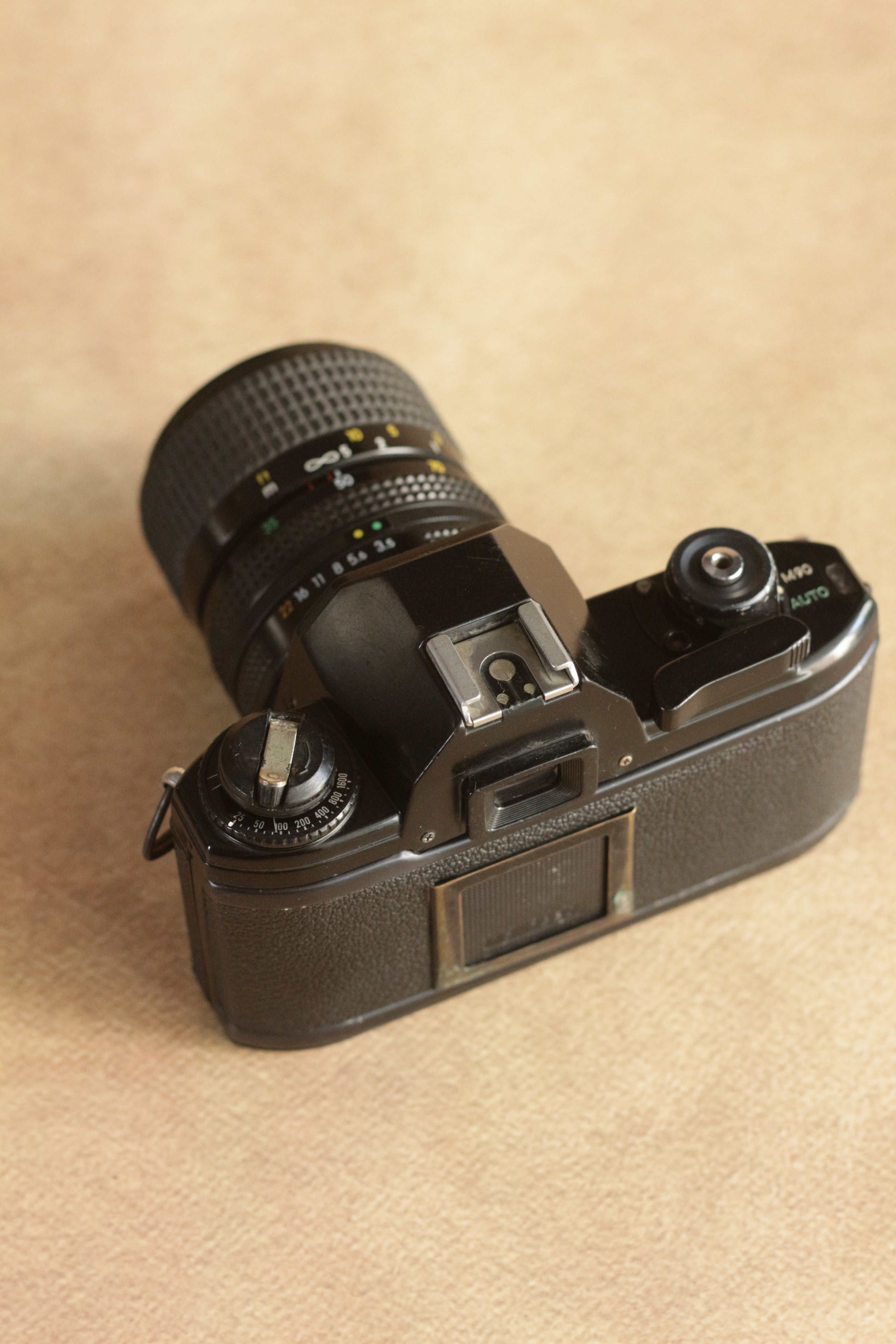 Nikon EM + Nikkor Zoom 35-70mm F3.5-4.8