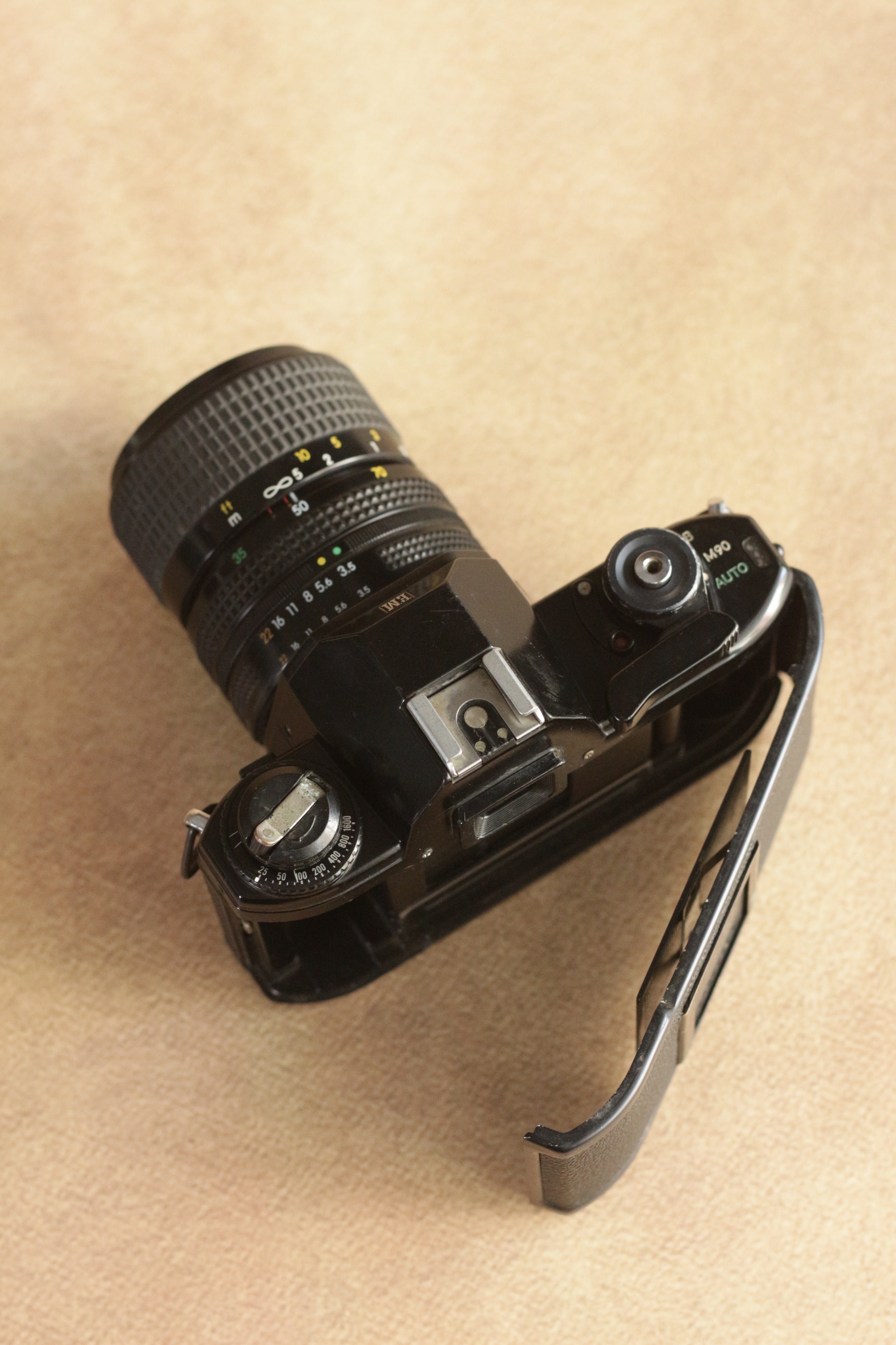 Nikon EM + Nikkor Zoom 35-70mm F3.5-4.8