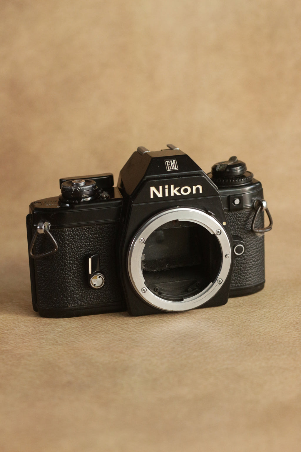Nikon EM + Nikkor Zoom 35-70mm F3.5-4.8