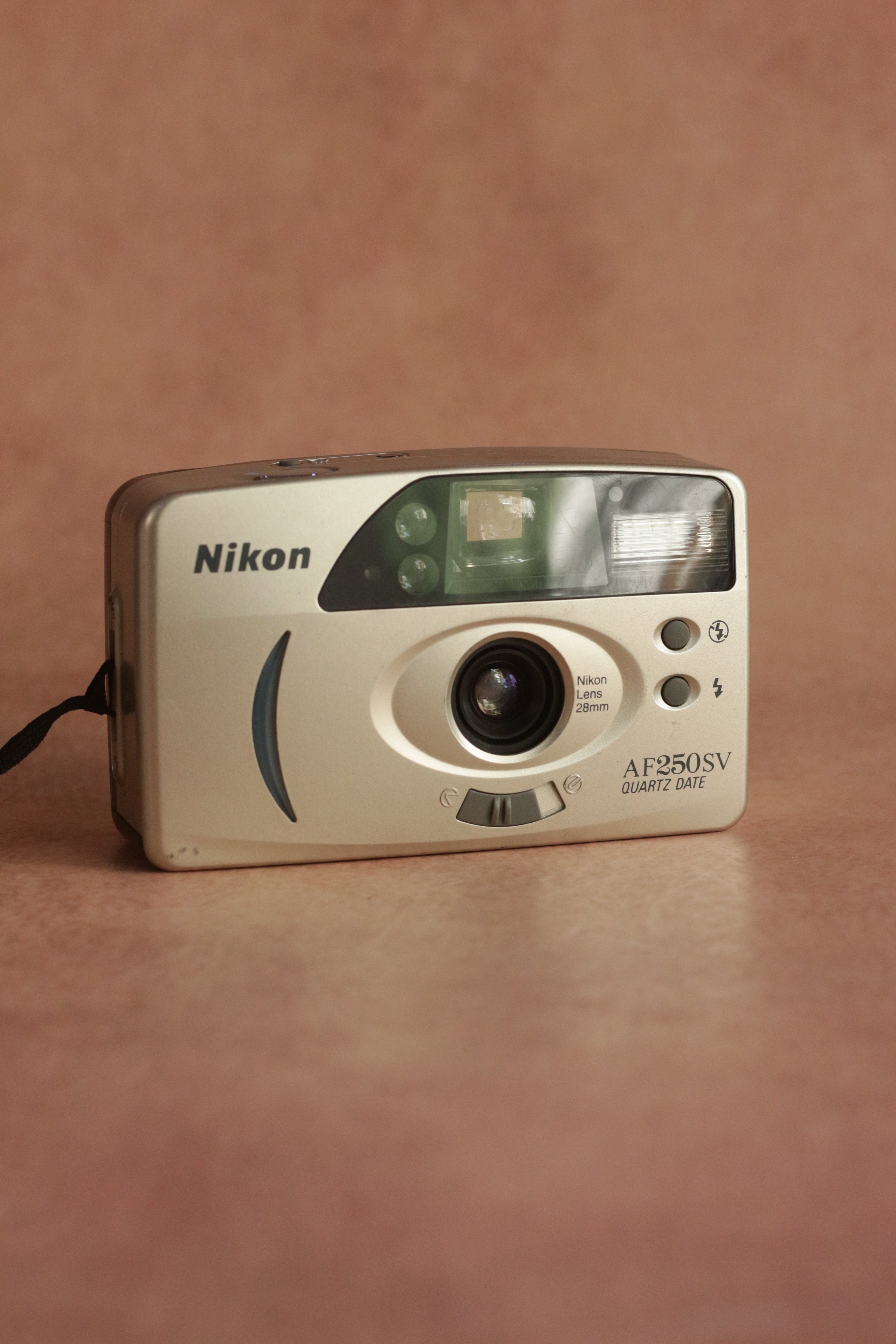 Nikon AF 250SV