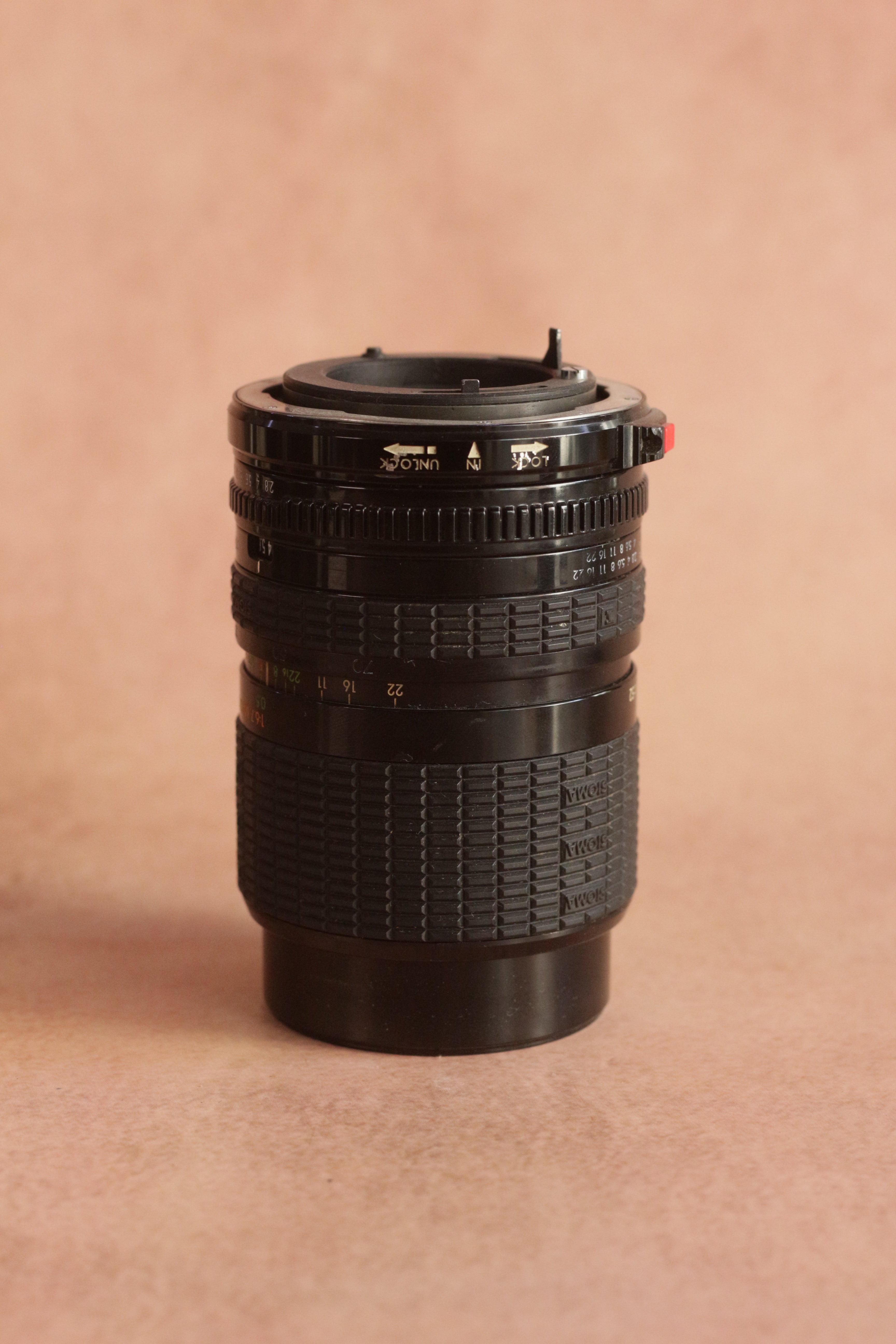 Sigma Standard Zoom 35-70mm F2.8-F4 - FD mount