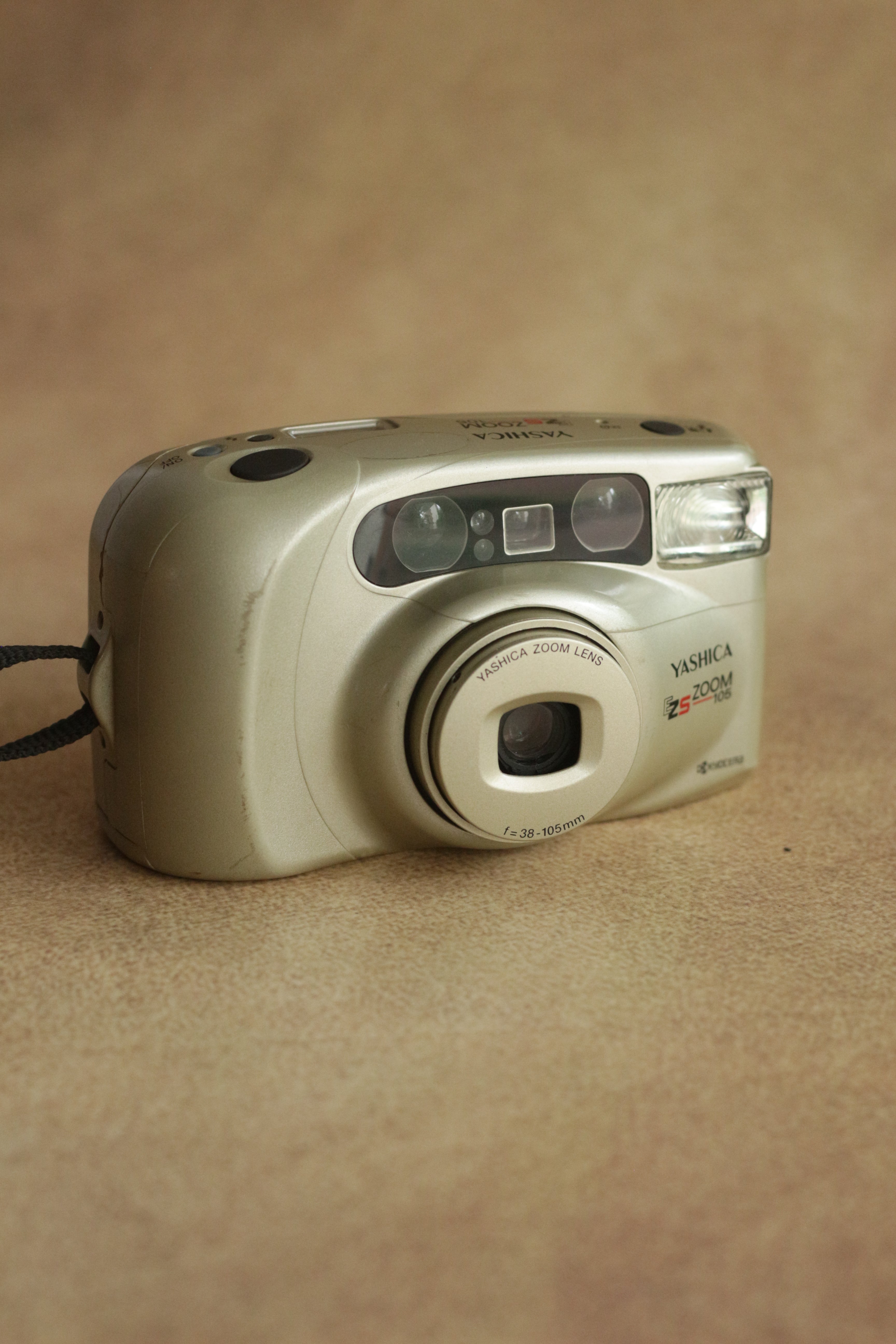Yashica EZS Zoom 105