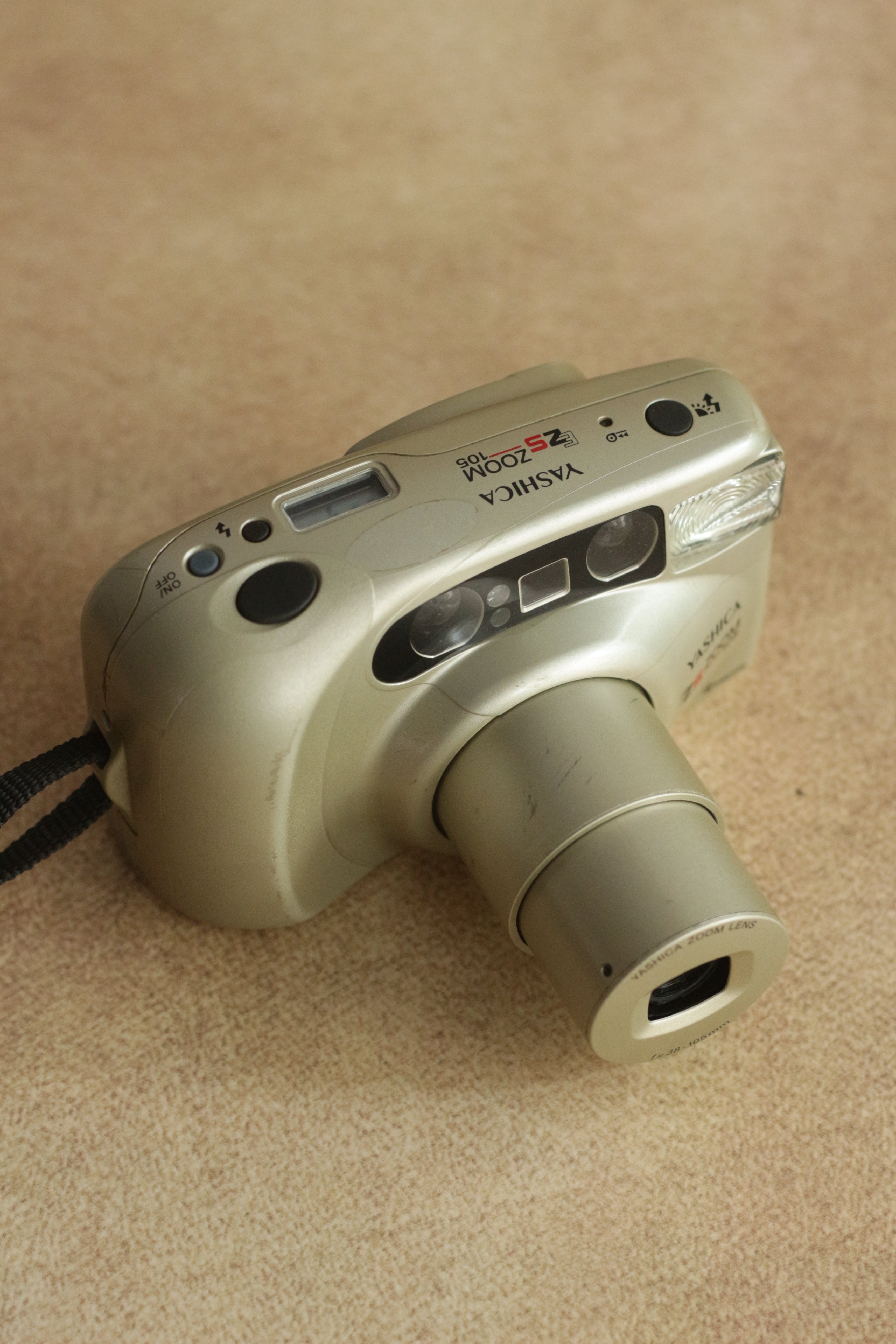 Yashica EZS Zoom 105