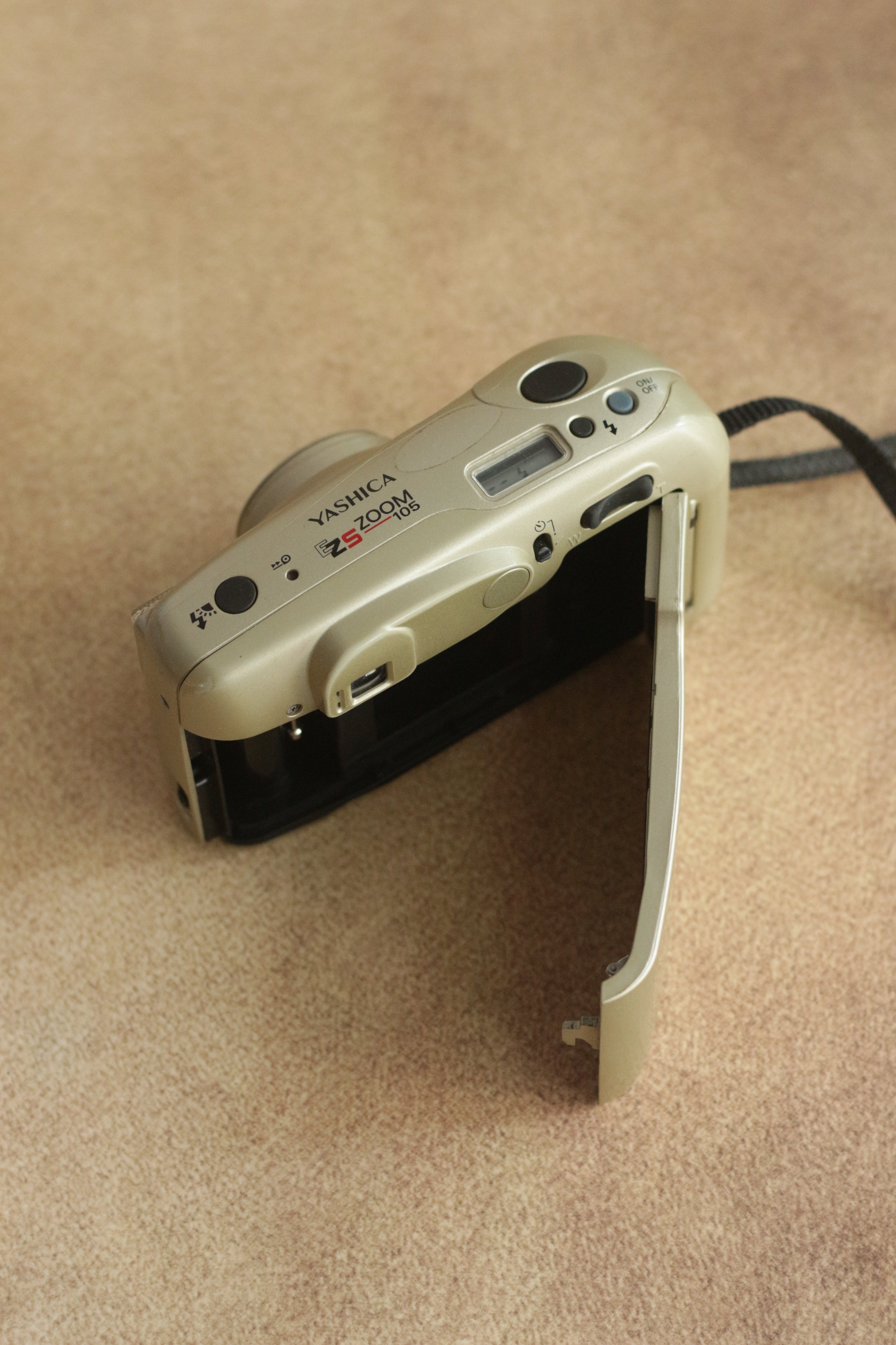 Yashica EZS Zoom 105