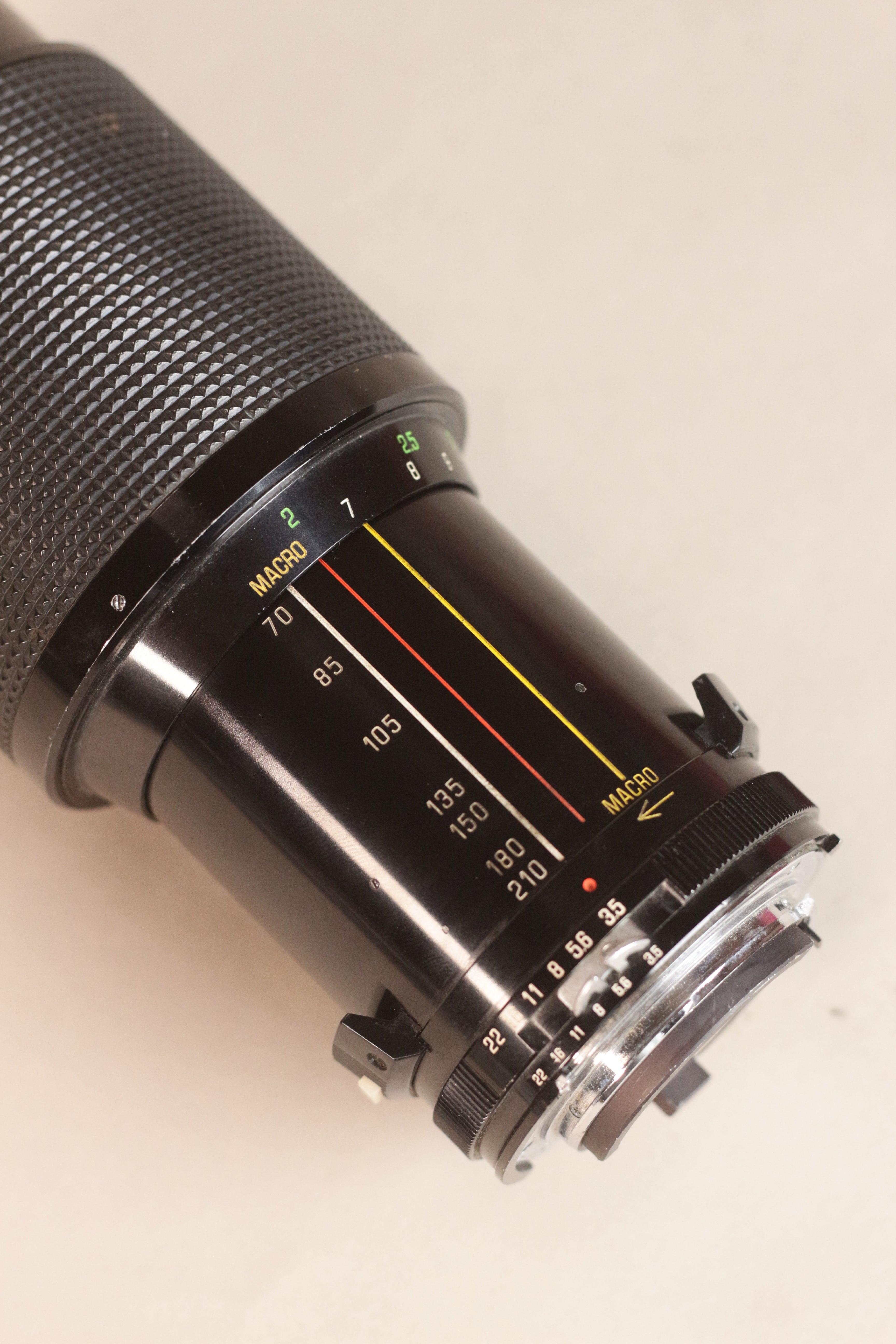 Vivitar Series 1 70-210mm f/3.5 Macro Auto Zoom - VMC
