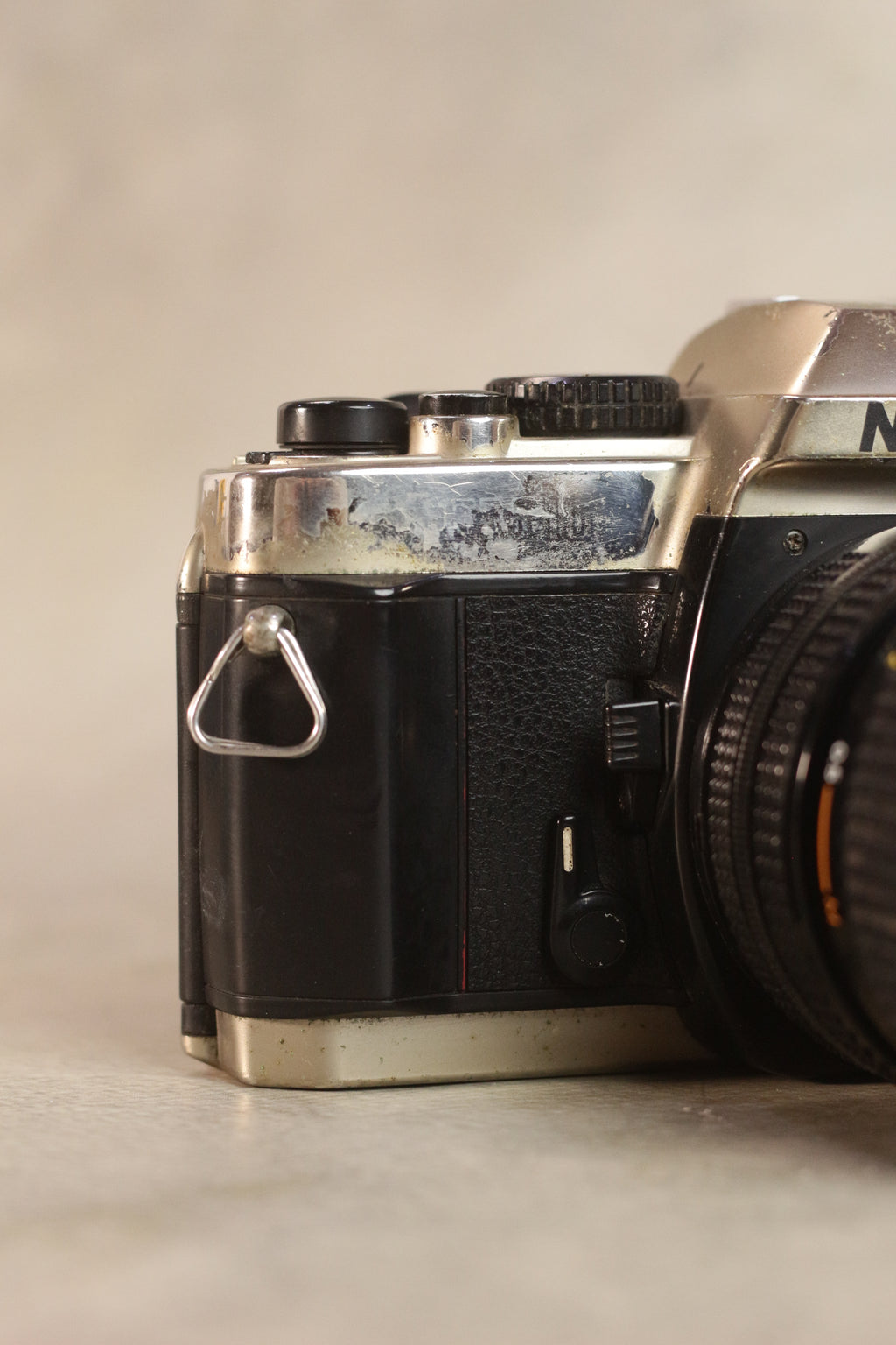 Nikon FM10 + Zoom-Nikkor 35-70mm