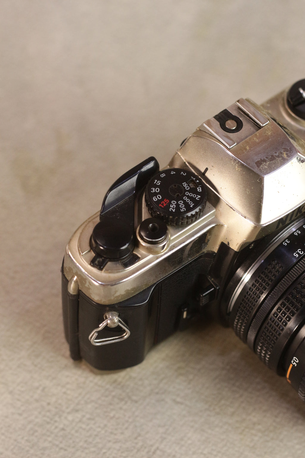 Nikon FM10 + Zoom-Nikkor 35-70mm