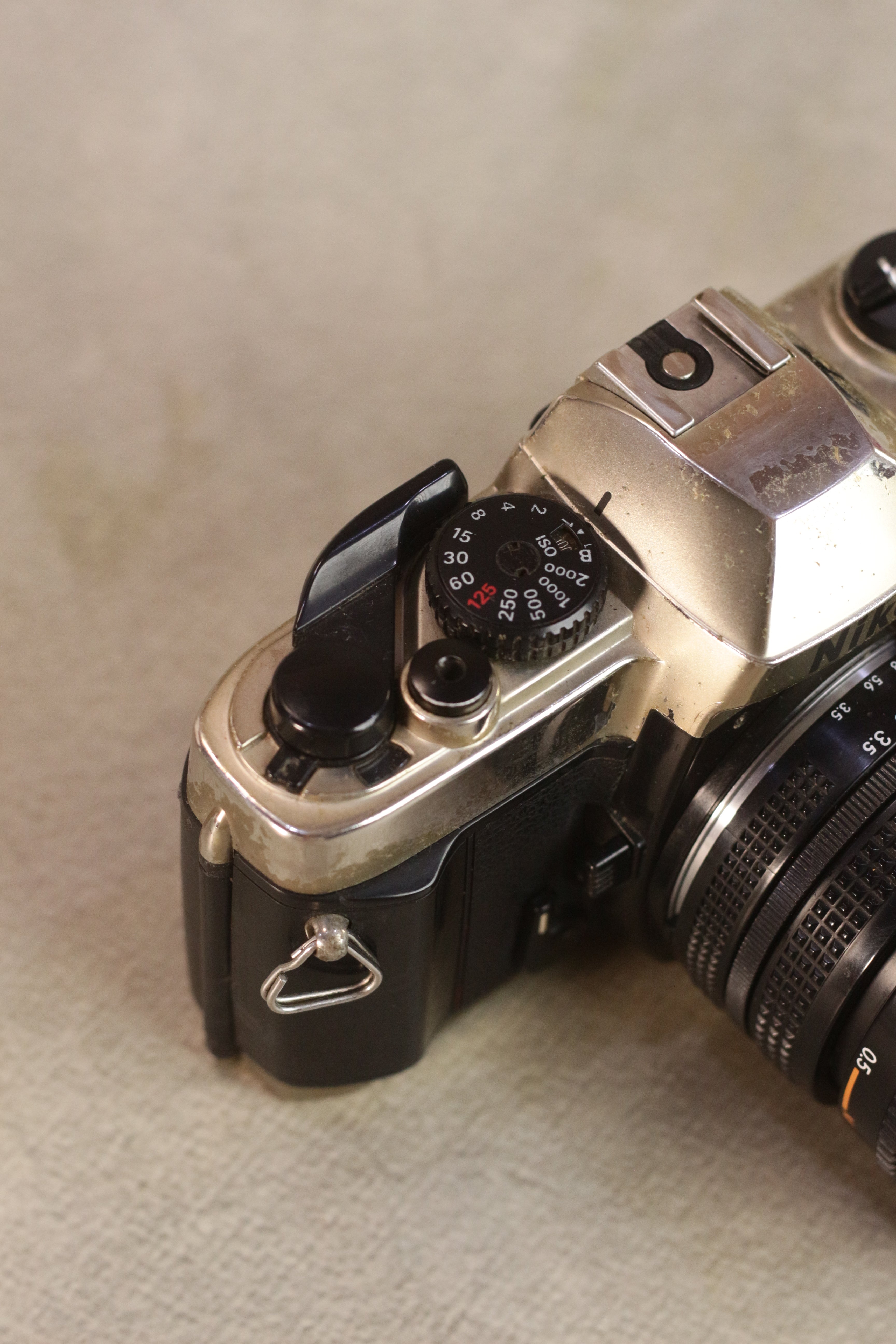 Nikon FM10 + Zoom-Nikkor 35-70mm