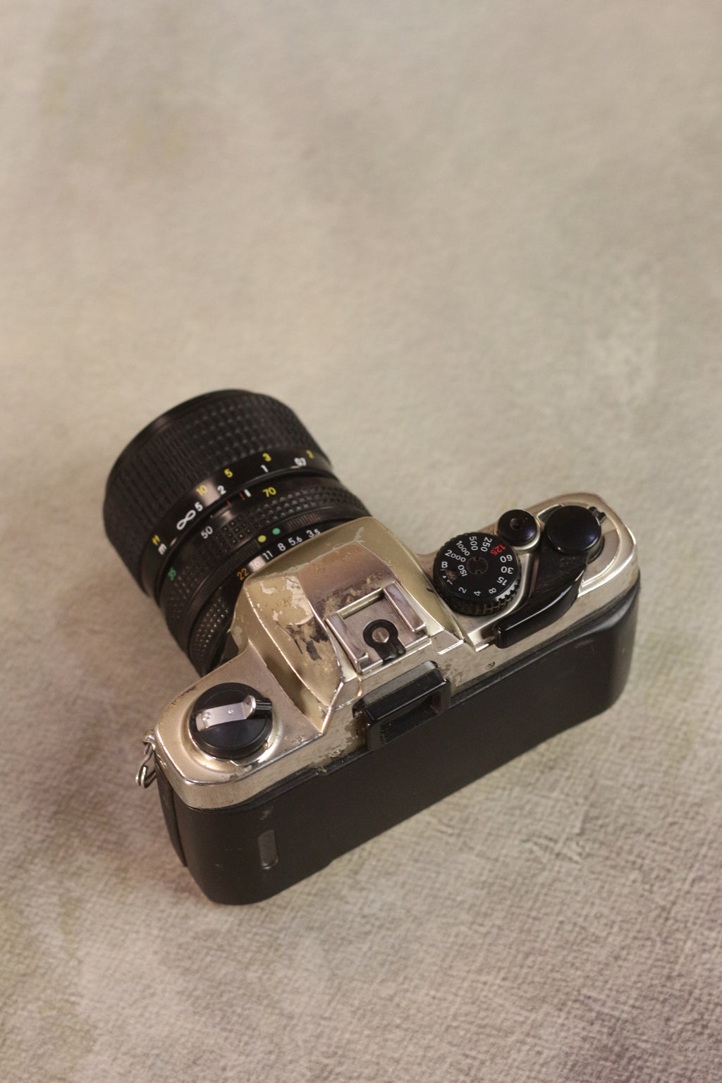 Nikon FM10 + Zoom-Nikkor 35-70mm