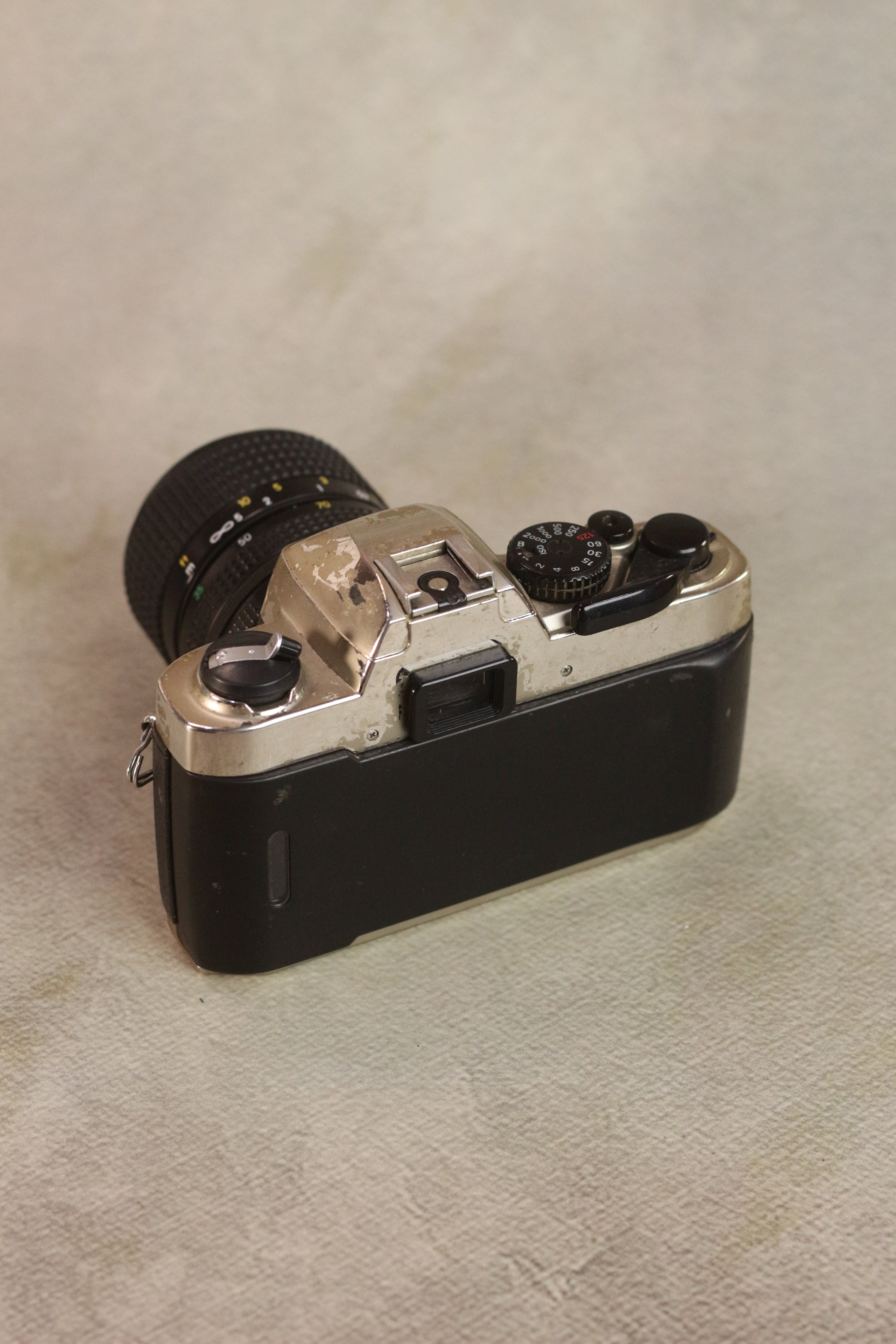 Nikon FM10 + Zoom-Nikkor 35-70mm