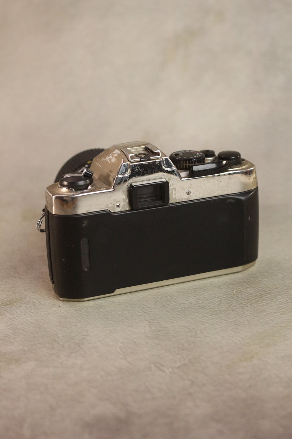 Nikon FM10 + Zoom-Nikkor 35-70mm