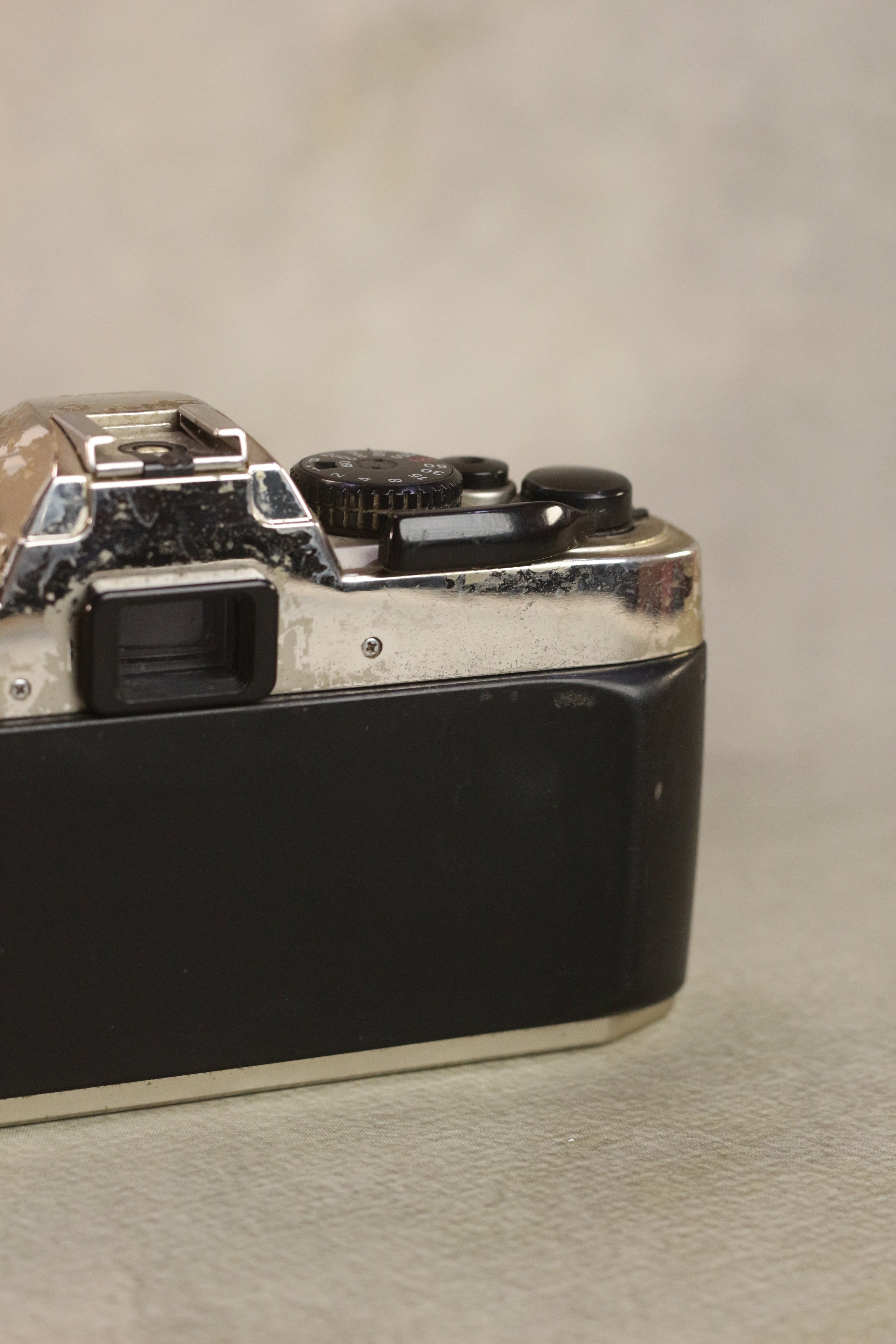 Nikon FM10 + Zoom-Nikkor 35-70mm