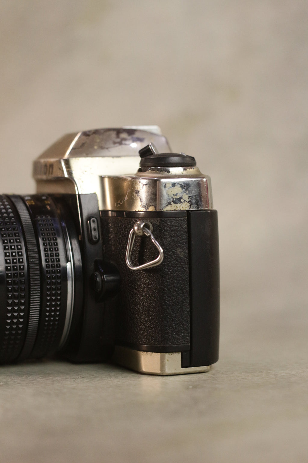 Nikon FM10 + Zoom-Nikkor 35-70mm