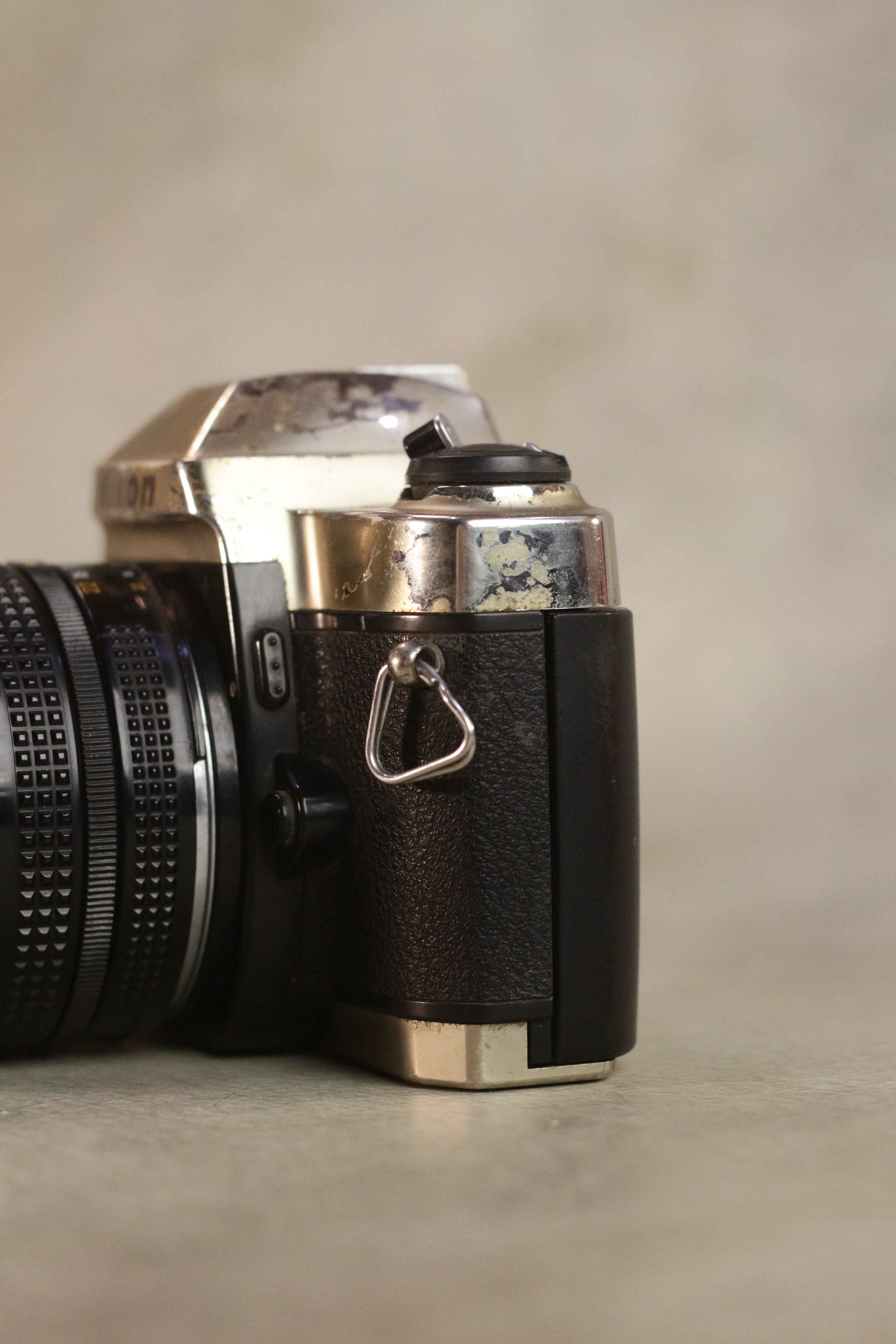 Nikon FM10 + Zoom-Nikkor 35-70mm