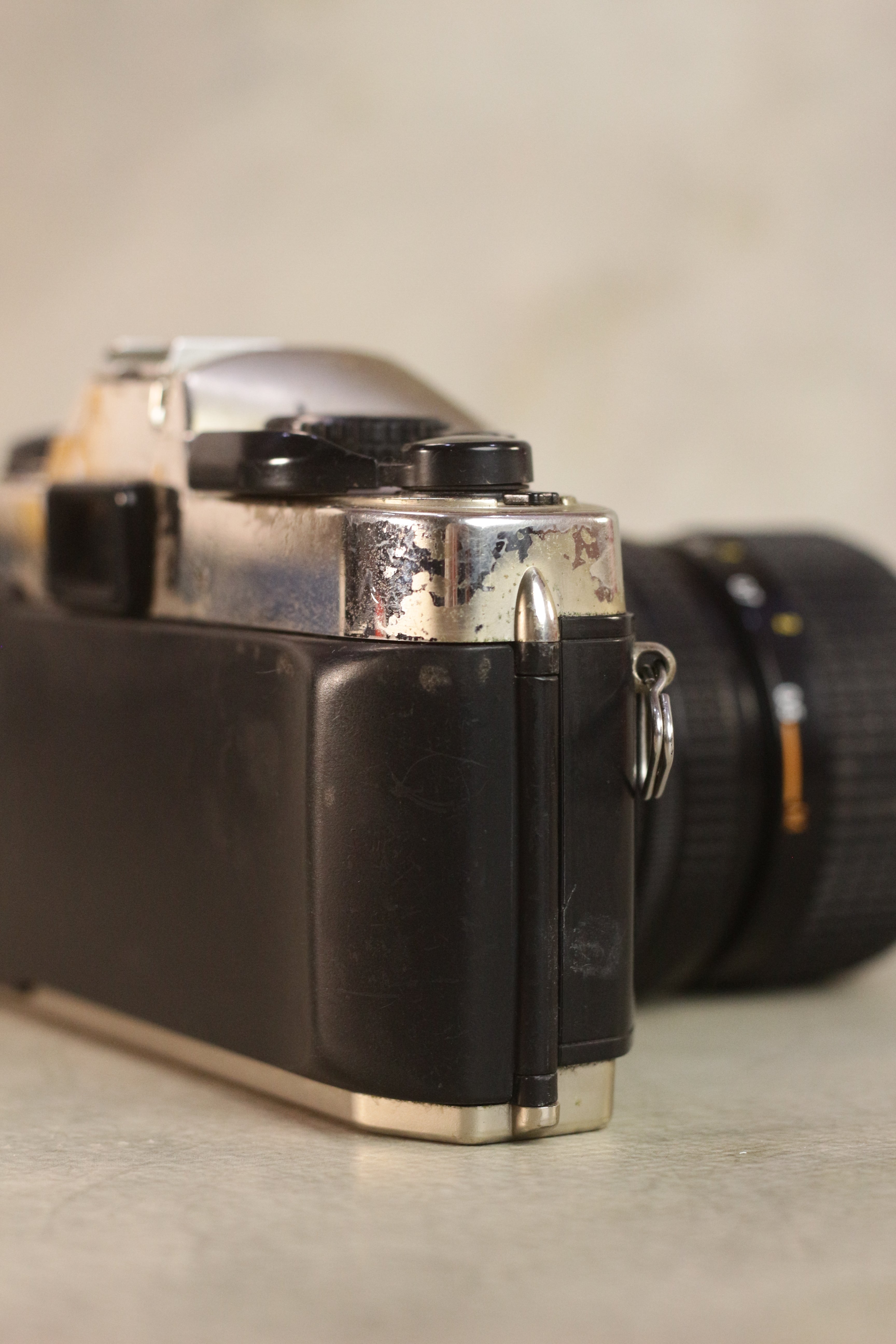 Nikon FM10 + Zoom-Nikkor 35-70mm