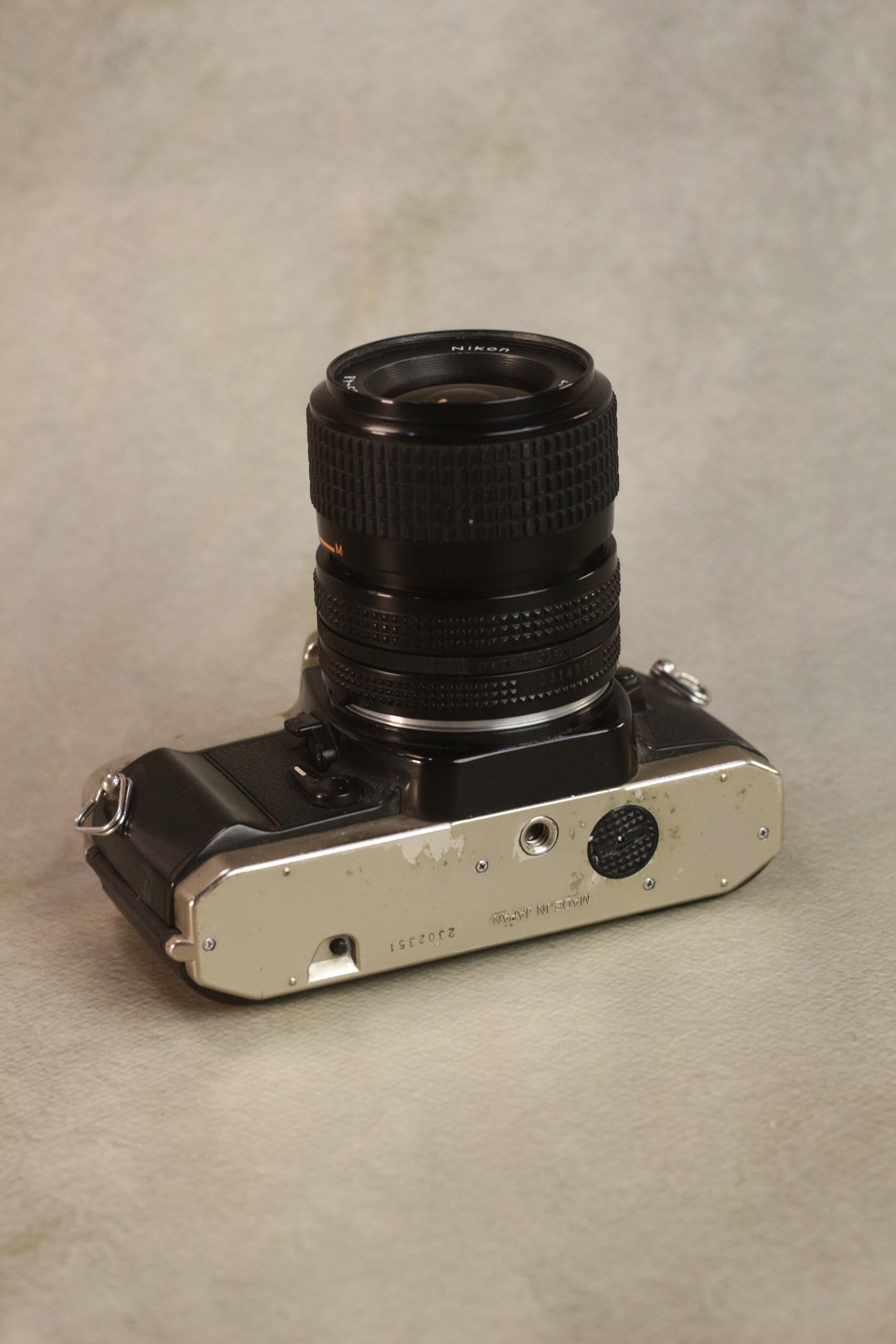 Nikon FM10 + Zoom-Nikkor 35-70mm