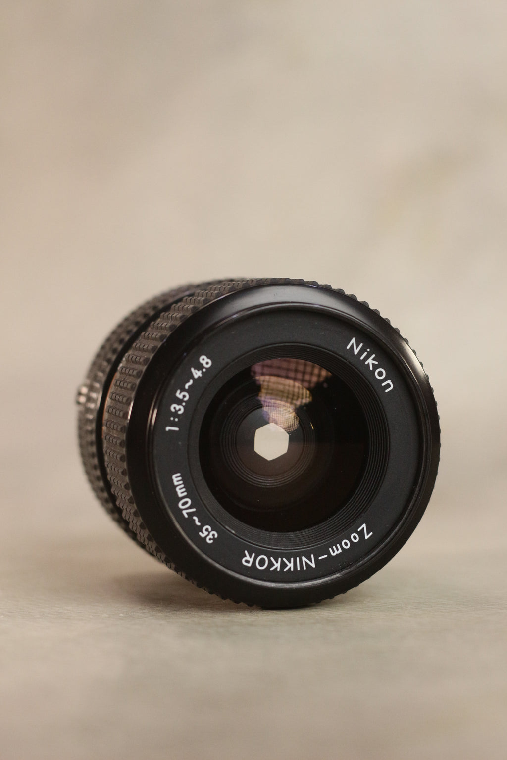 Nikon FM10 + Zoom-Nikkor 35-70mm
