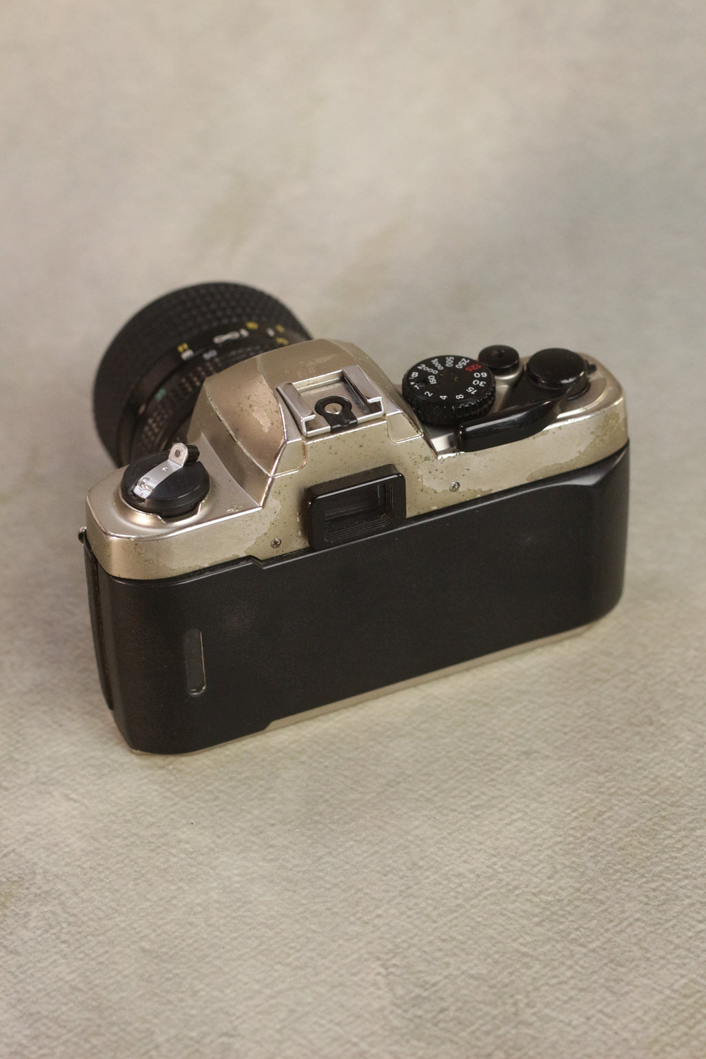 Nikon FM10 + Zoom-Nikkor 35-70mm
