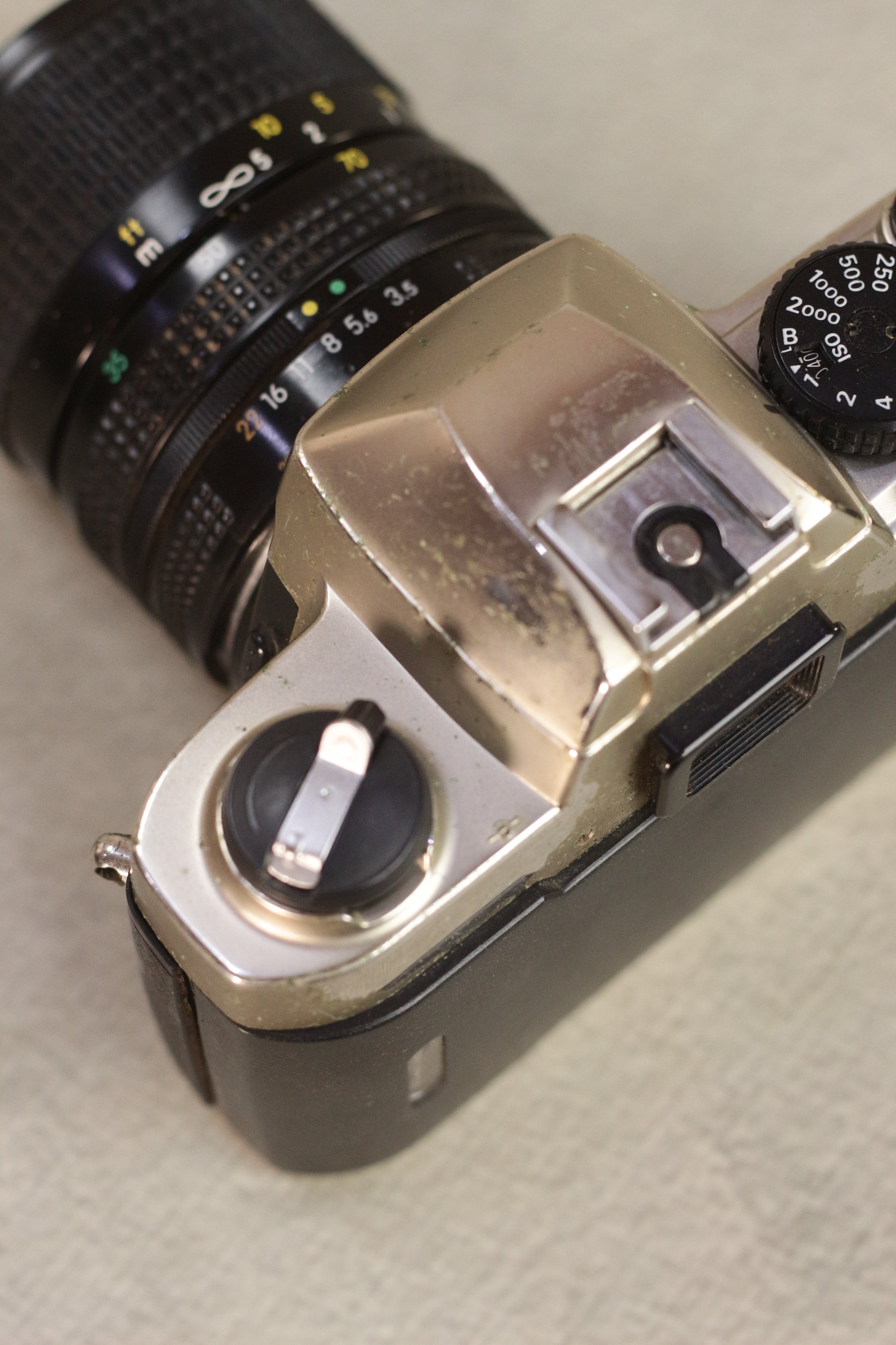 Nikon FM10 + Zoom-Nikkor 35-70mm