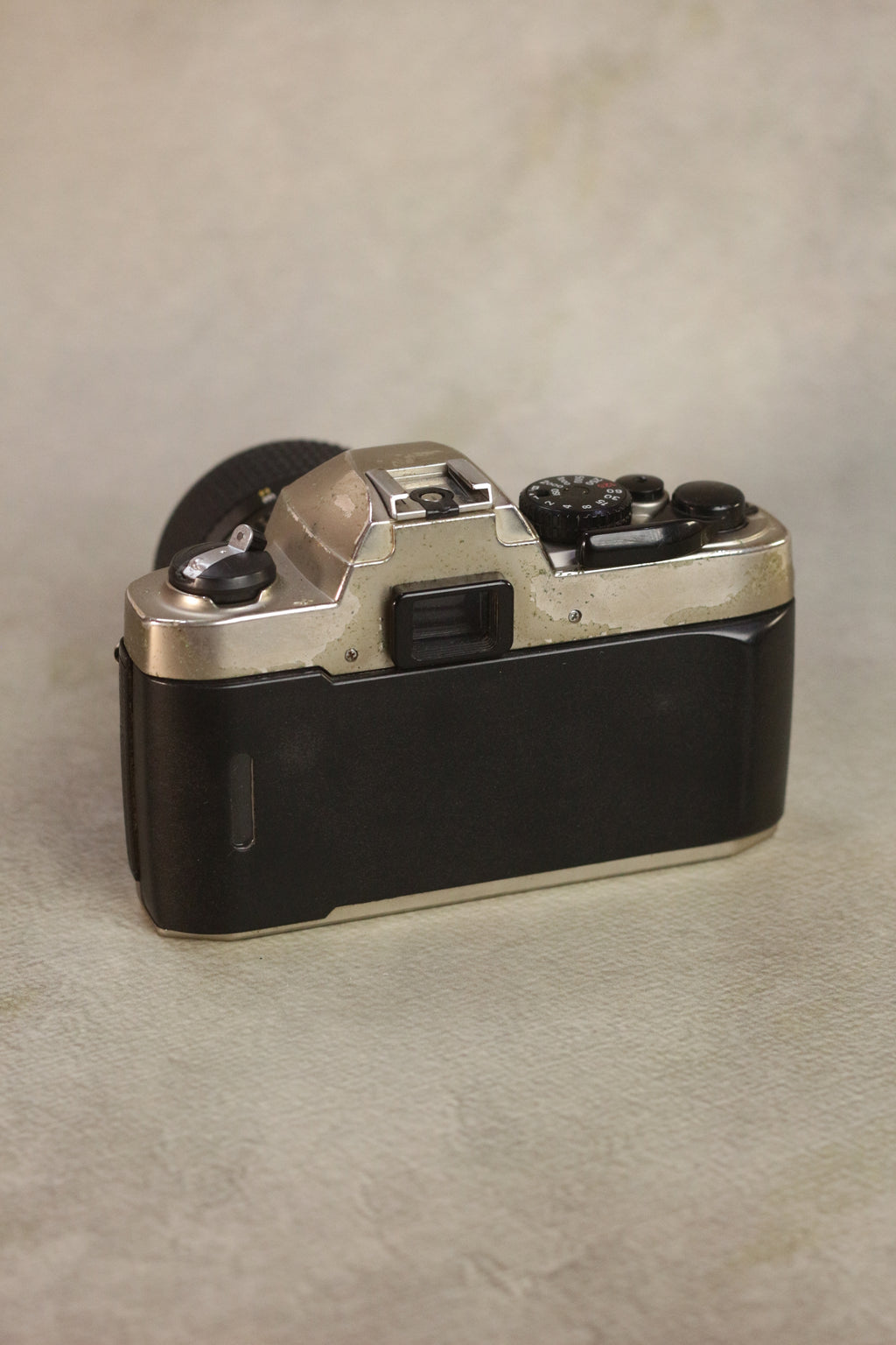 Nikon FM10 + Zoom-Nikkor 35-70mm