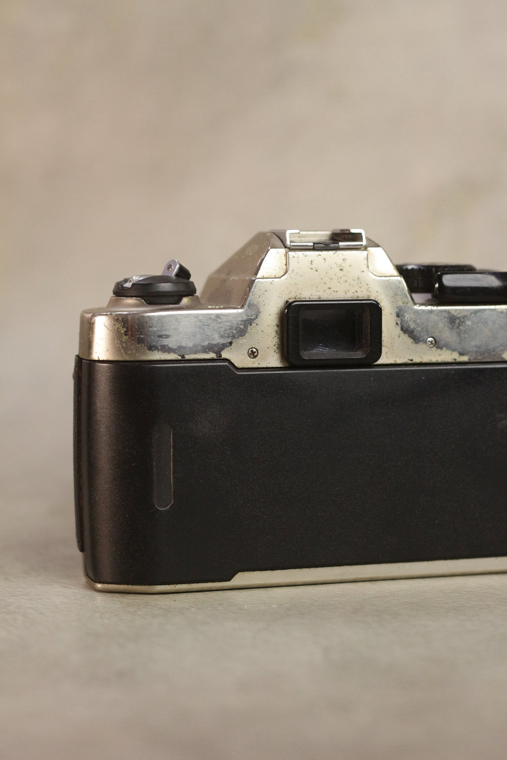 Nikon FM10 + Zoom-Nikkor 35-70mm
