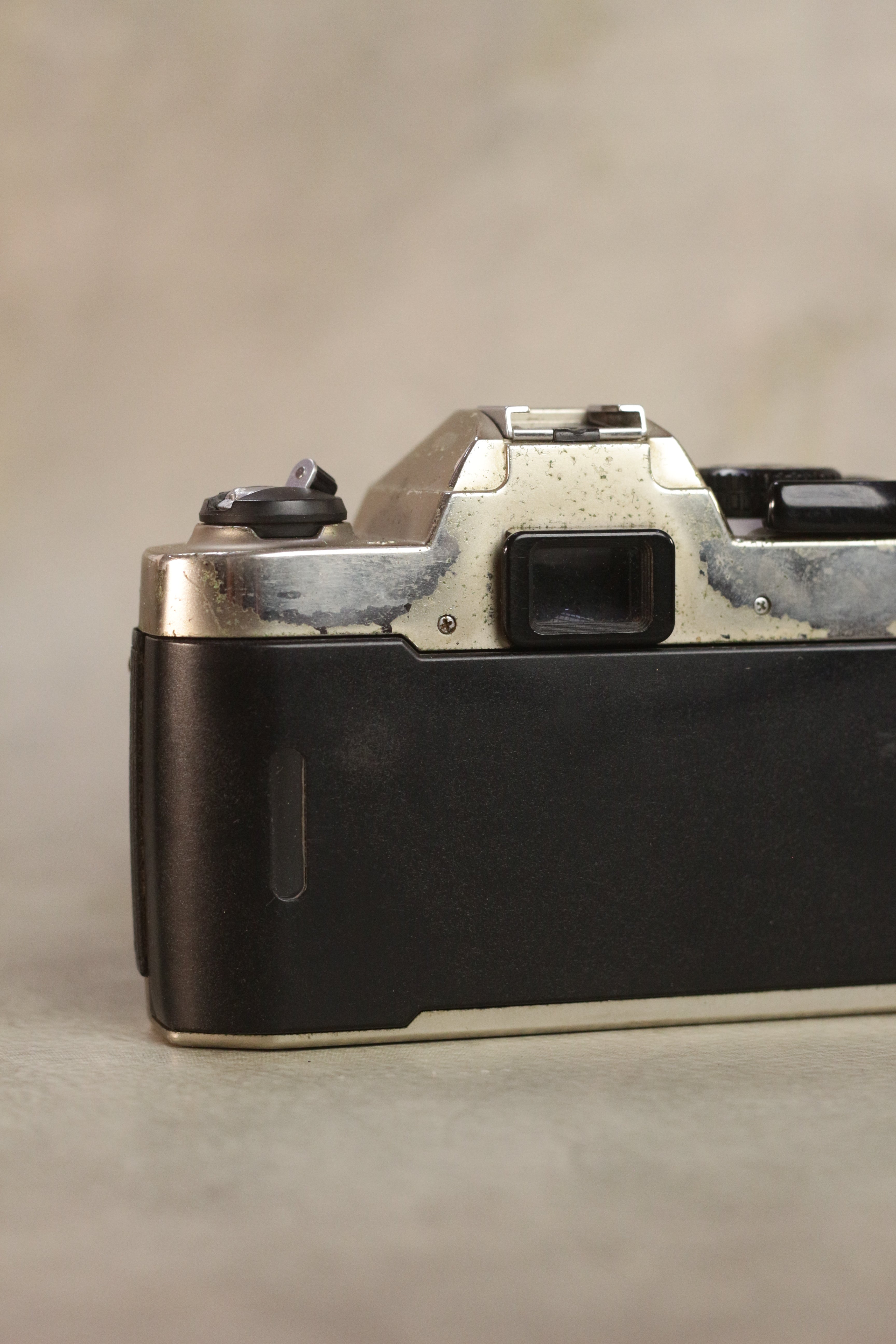 Nikon FM10 + Zoom-Nikkor 35-70mm