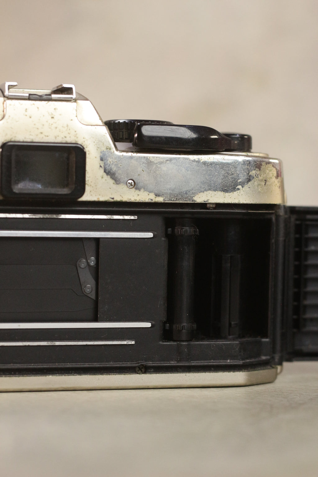 Nikon FM10 + Zoom-Nikkor 35-70mm