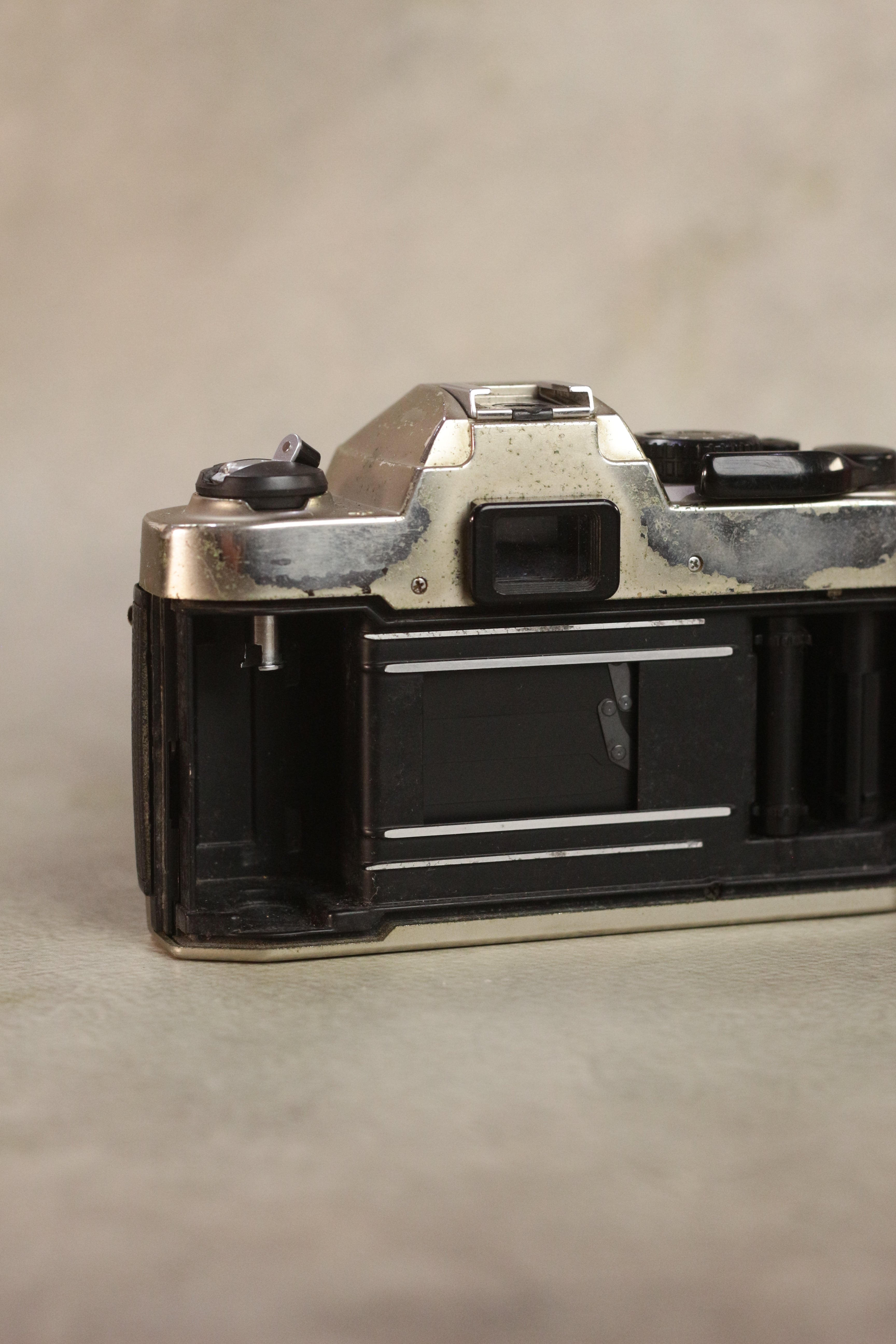 Nikon FM10 + Zoom-Nikkor 35-70mm