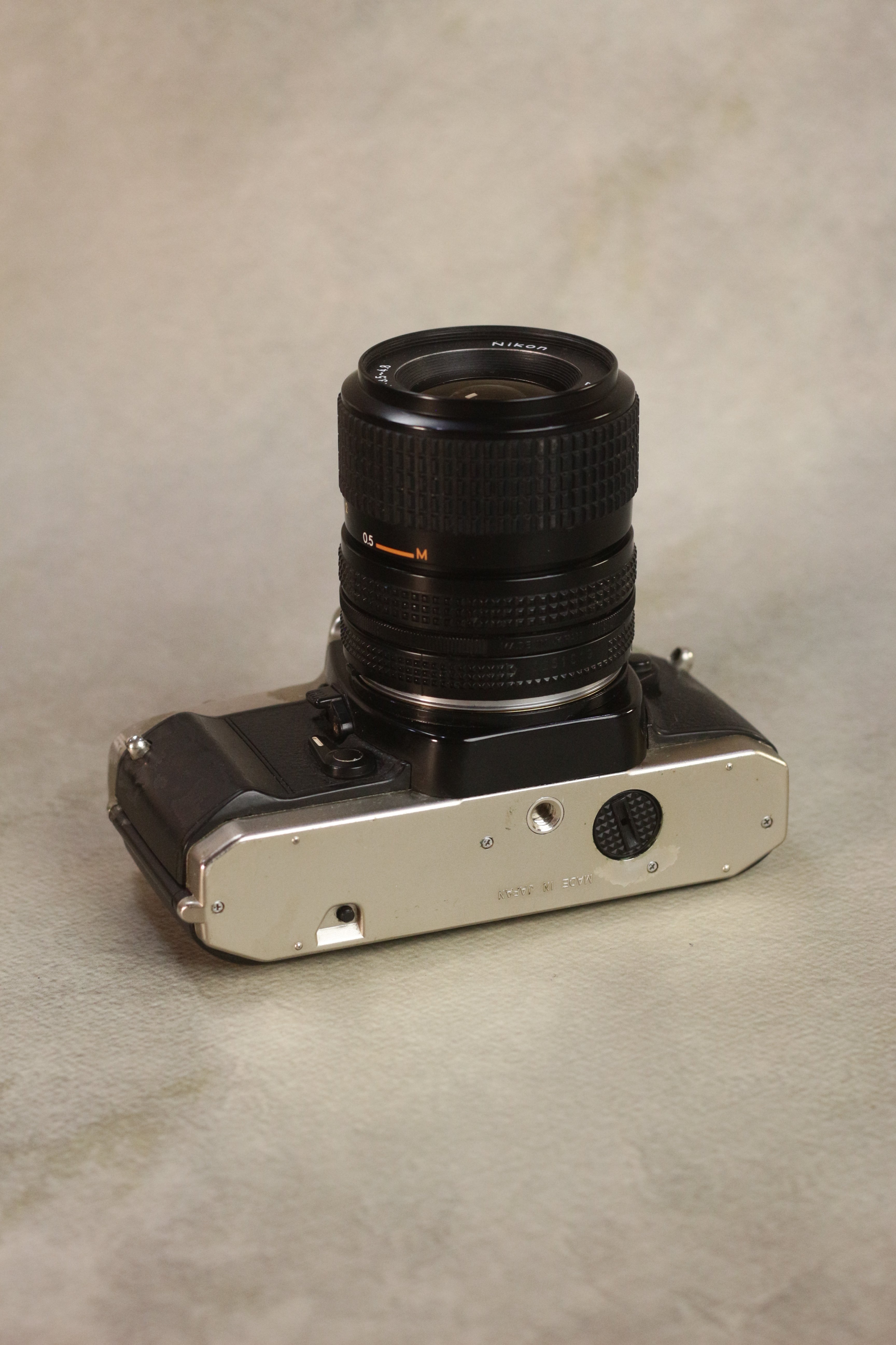 Nikon FM10 + Zoom-Nikkor 35-70mm