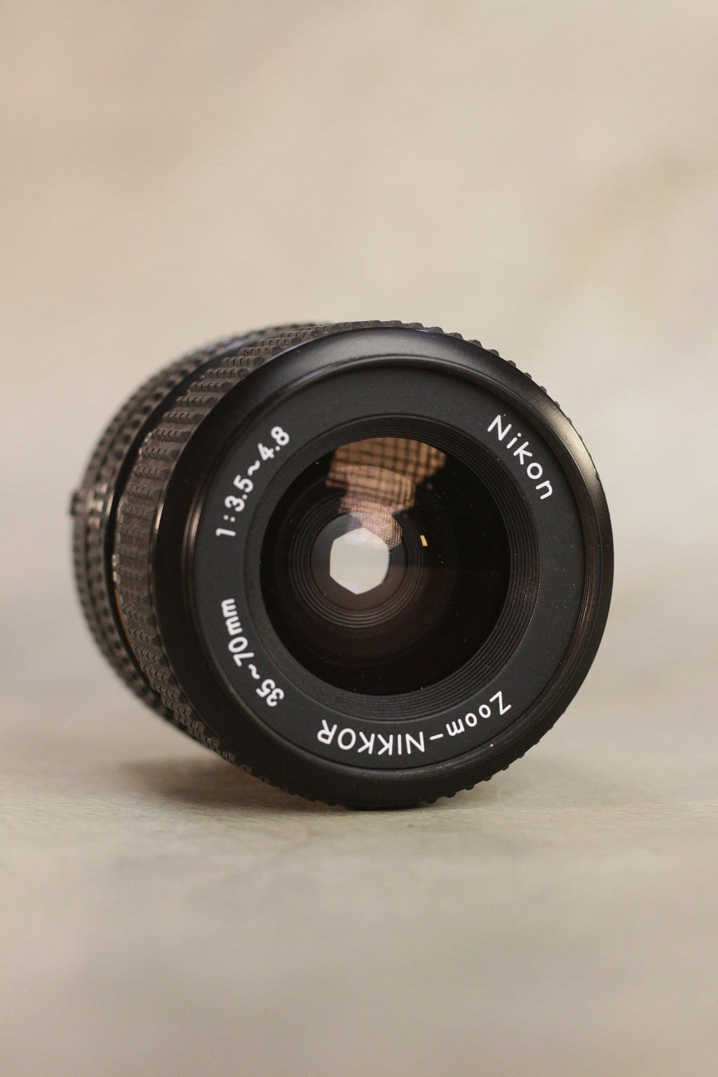 Nikon FM10 + Zoom-Nikkor 35-70mm