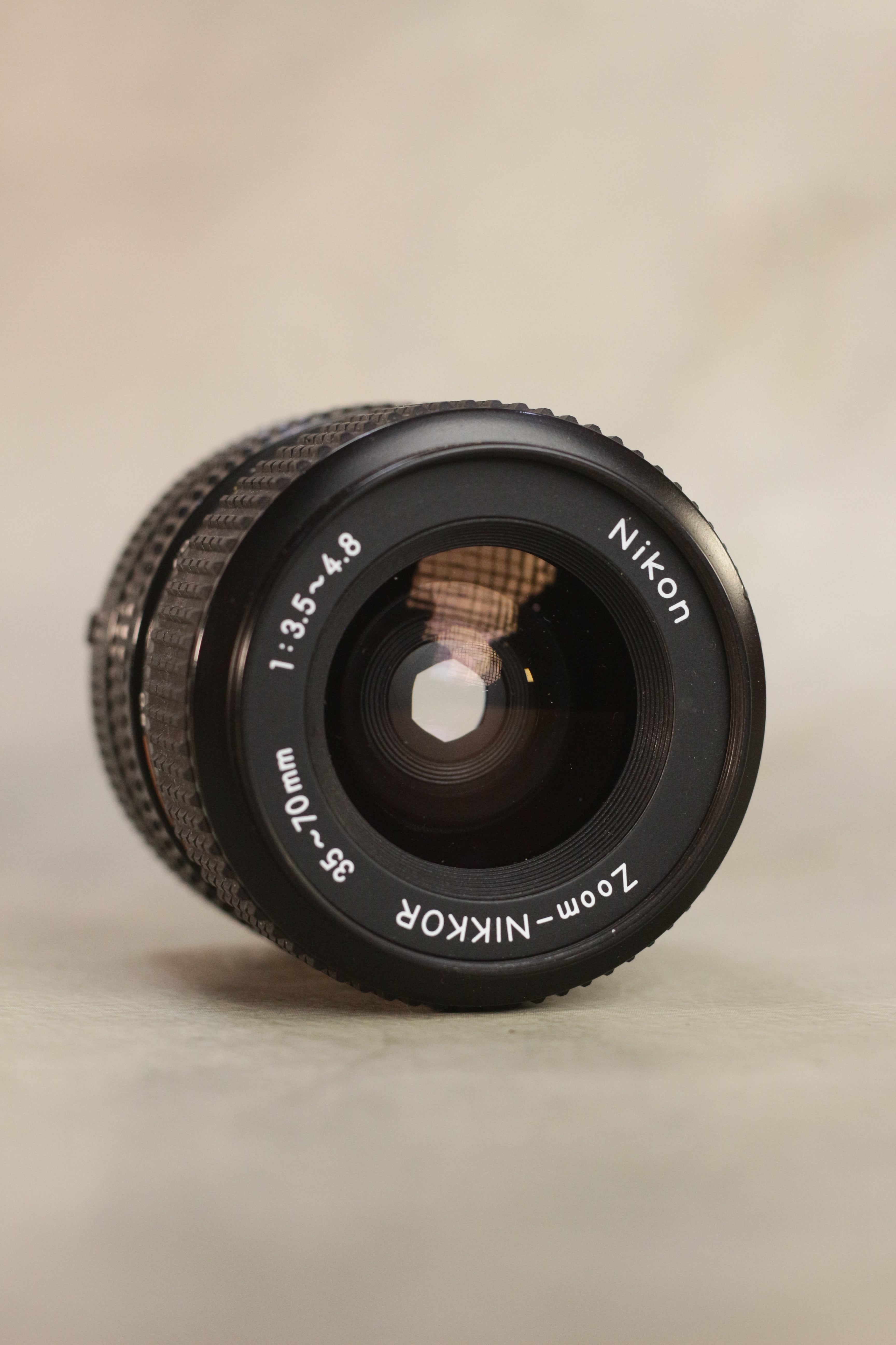 Nikon FM10 + Zoom-Nikkor 35-70mm