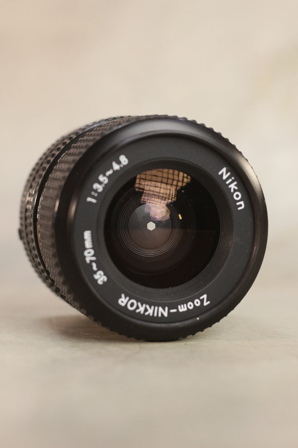Nikon FM10 + Zoom-Nikkor 35-70mm