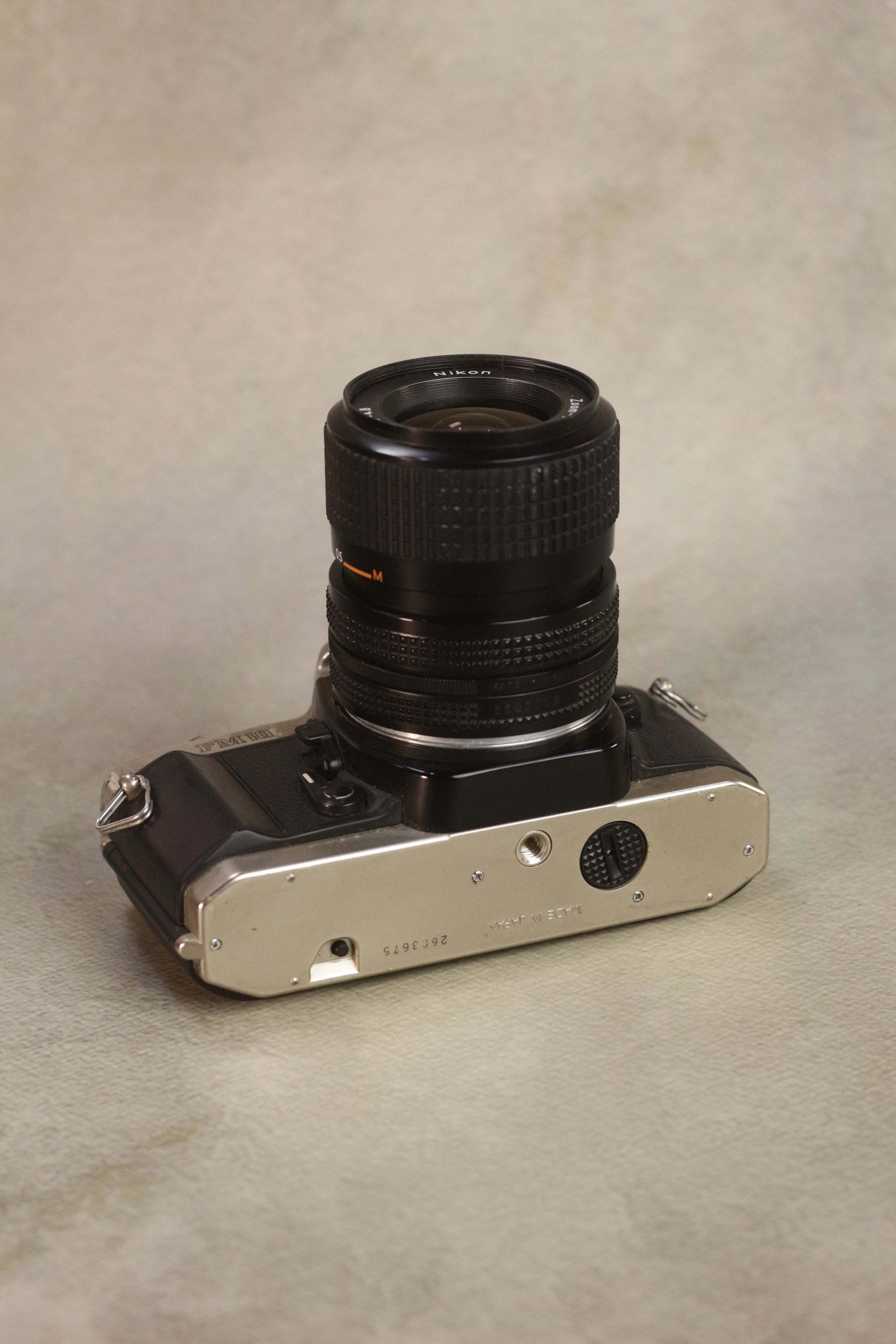 Nikon FM10 + Zoom-Nikkor 35-70mm