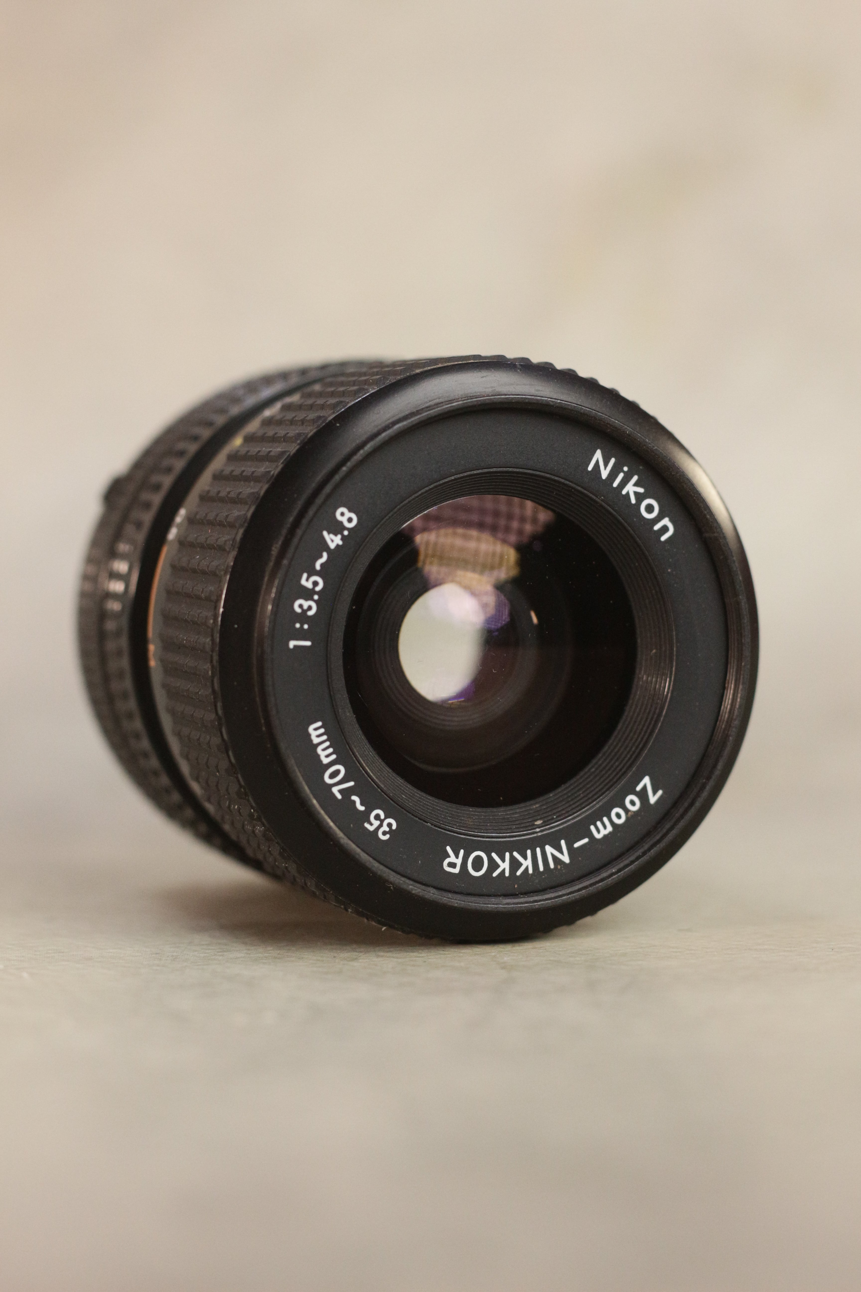 Nikon FM10 + Zoom-Nikkor 35-70mm