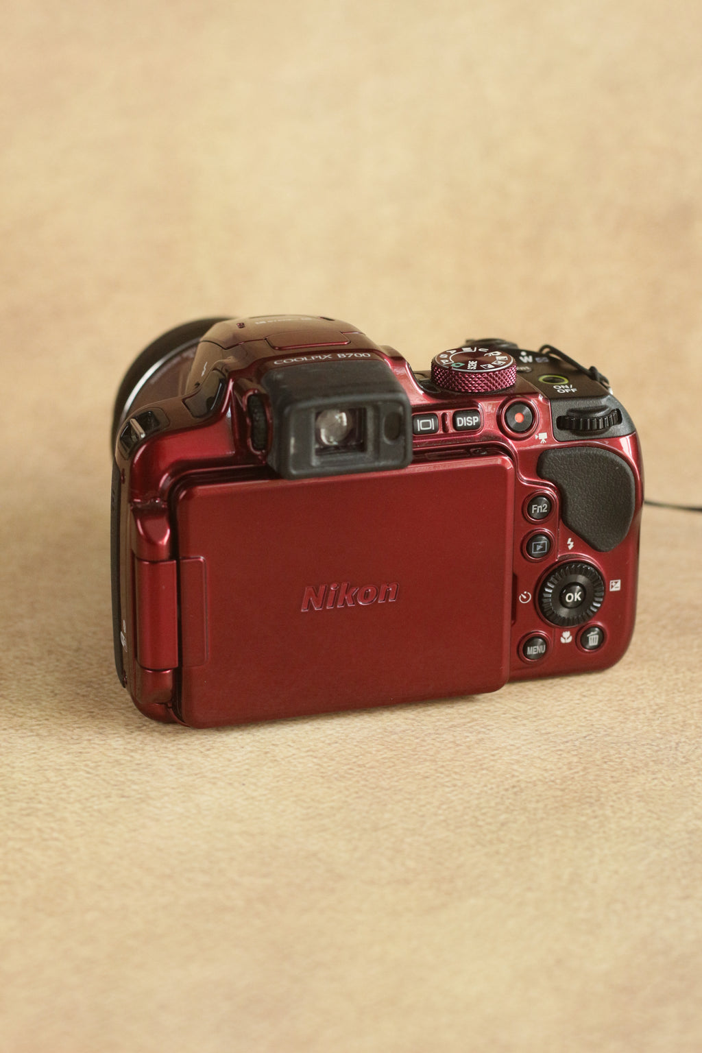 Nikon Coolpix B700 Royal Red
