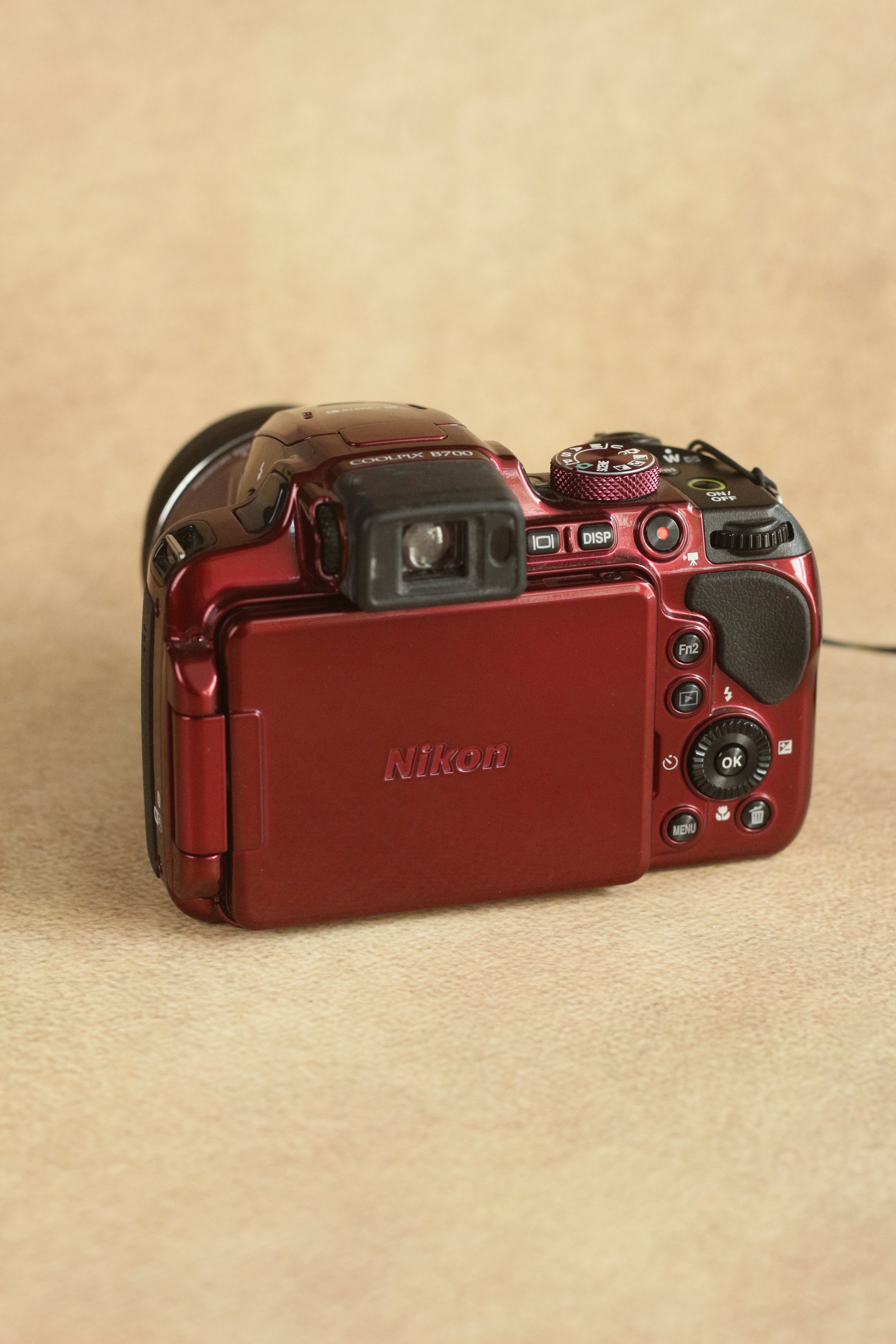 Nikon Coolpix B700 Royal Red