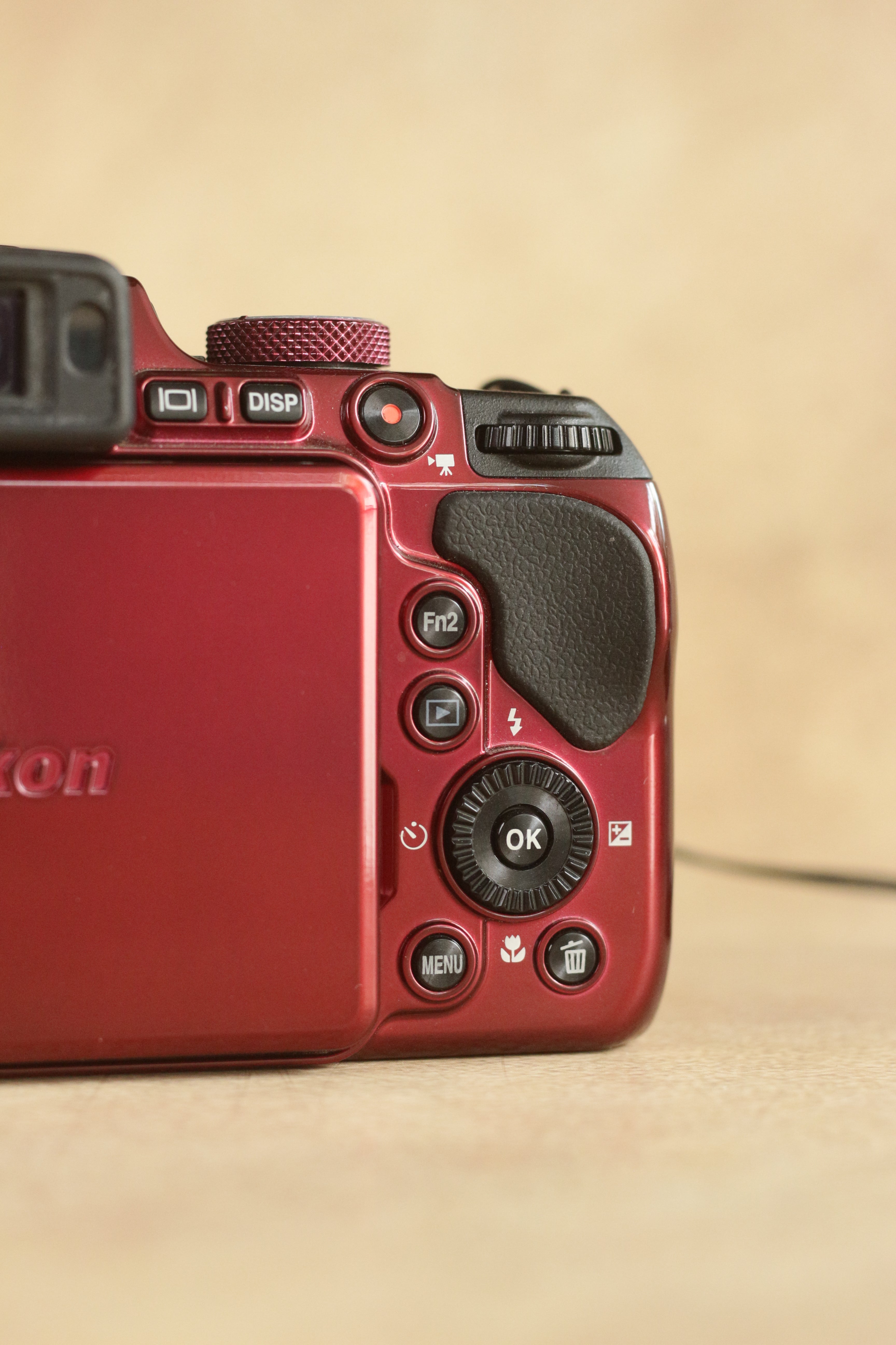 Nikon Coolpix B700 Royal Red