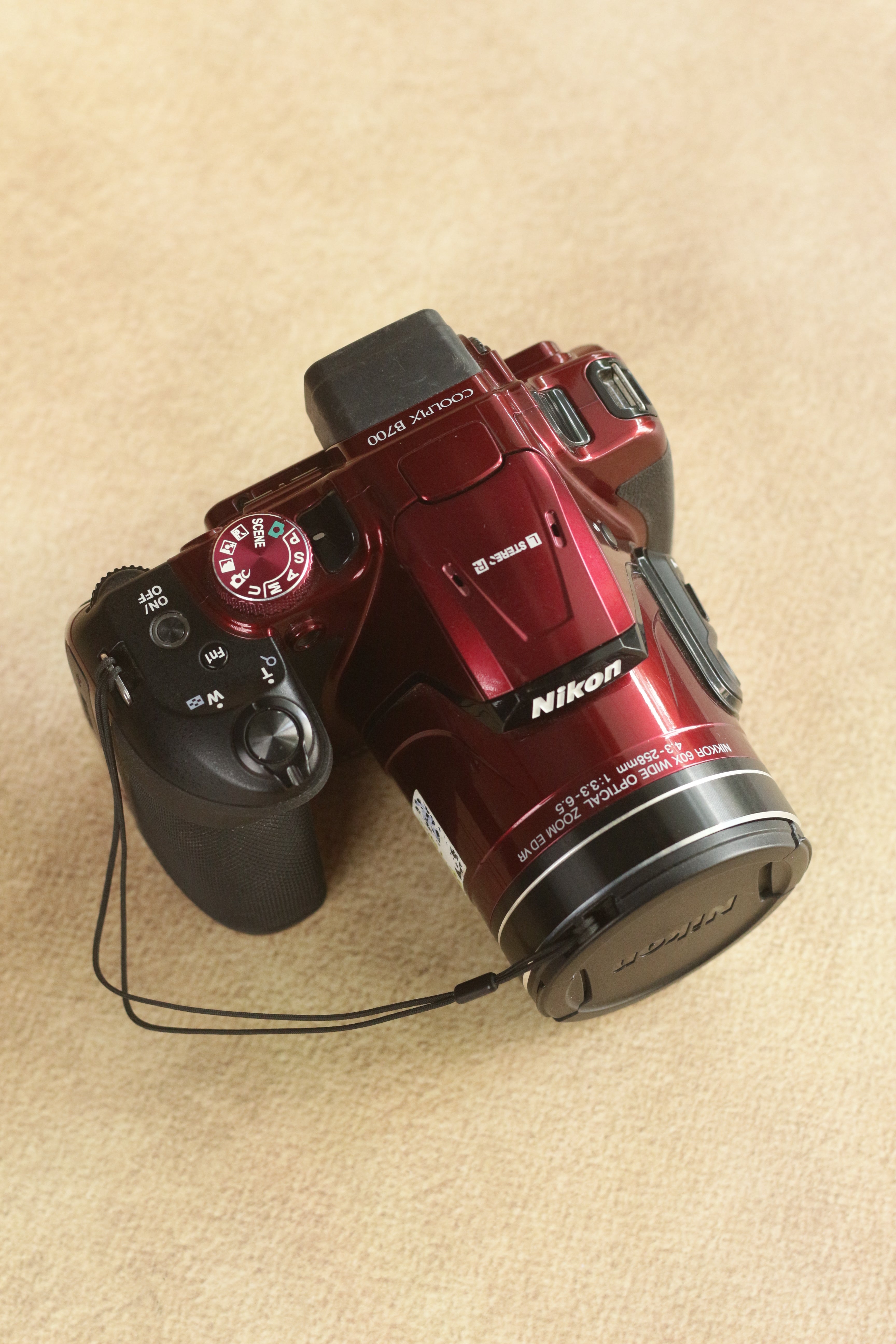 Nikon Coolpix B700 Royal Red
